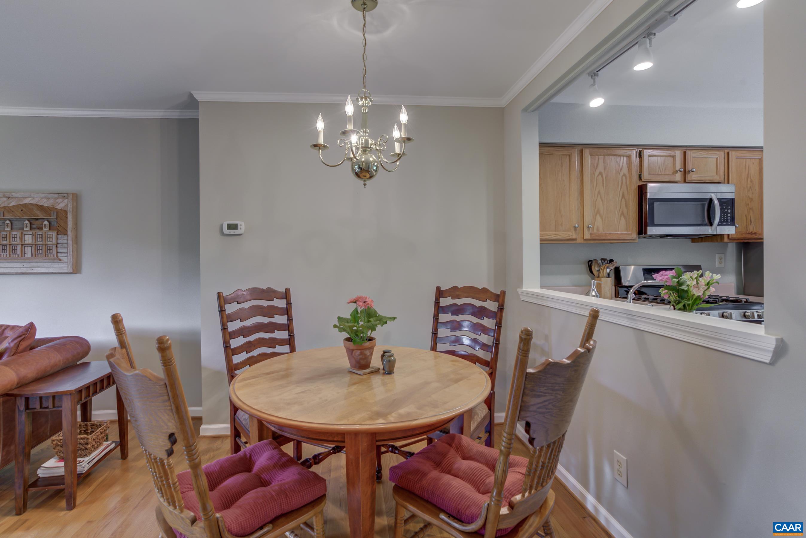1247 MAPLE VIEW DR