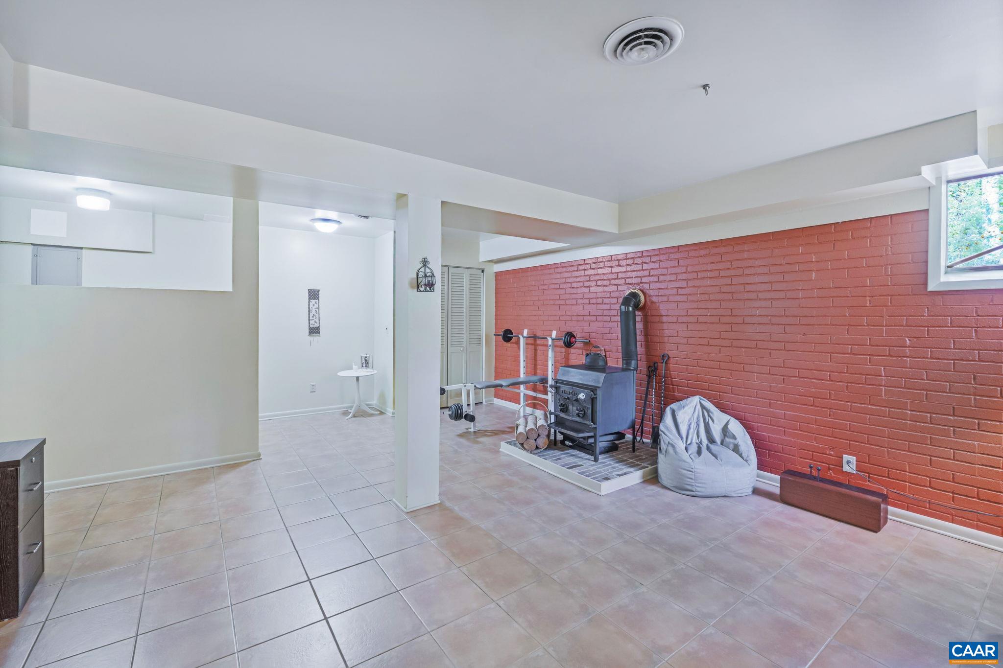 711 JEFFERSON DR