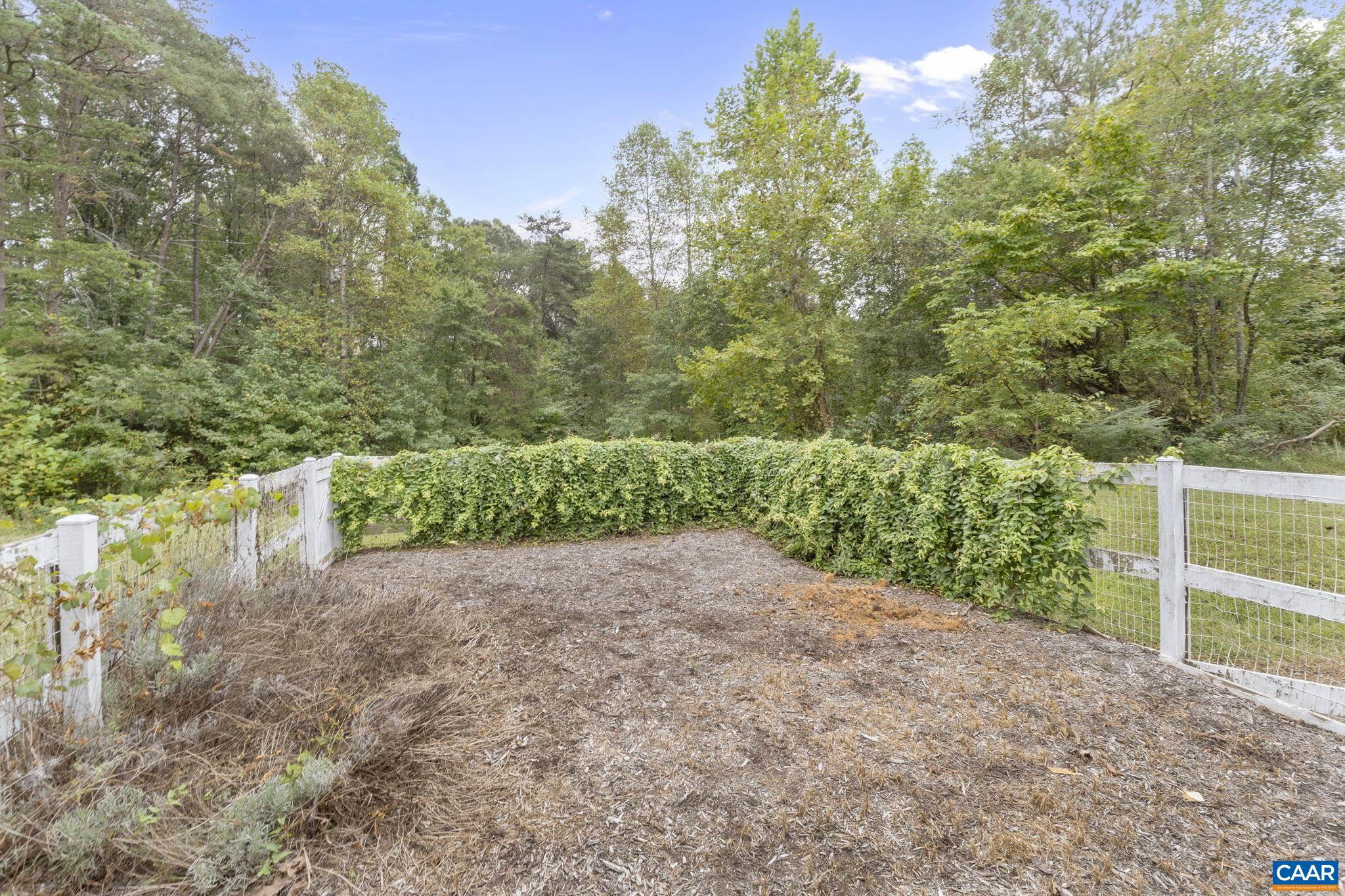 47 HOLLY SPRINGS DR