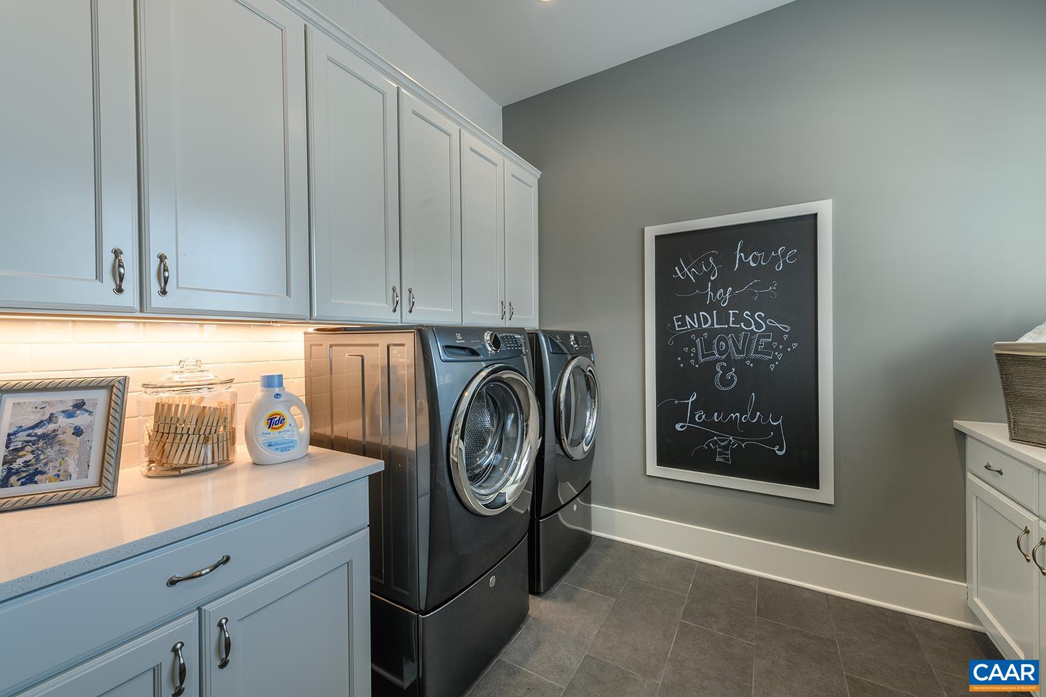 18 Grange Commons Ridge Unit: 18