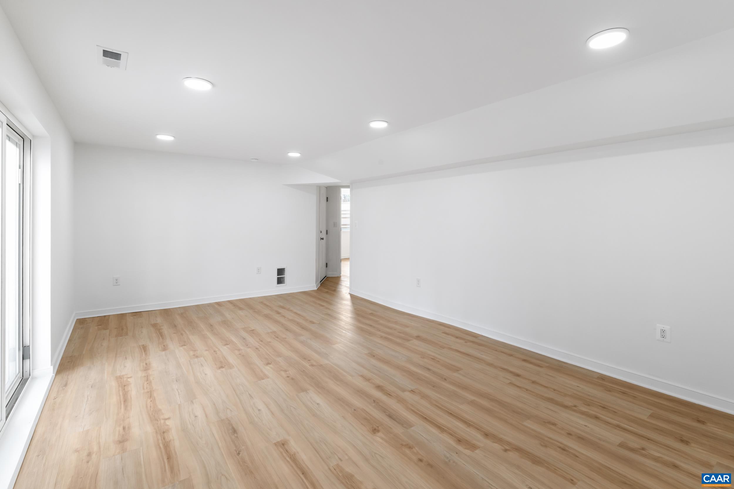 102 N BAKER ST