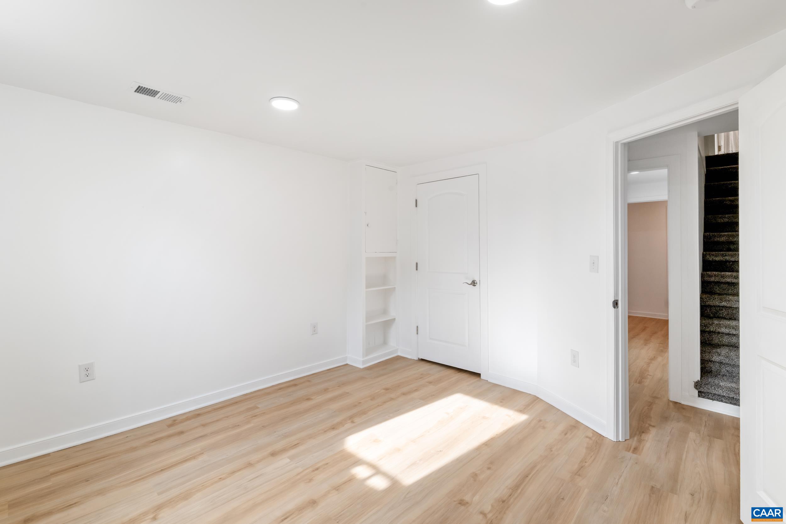 102 N BAKER ST