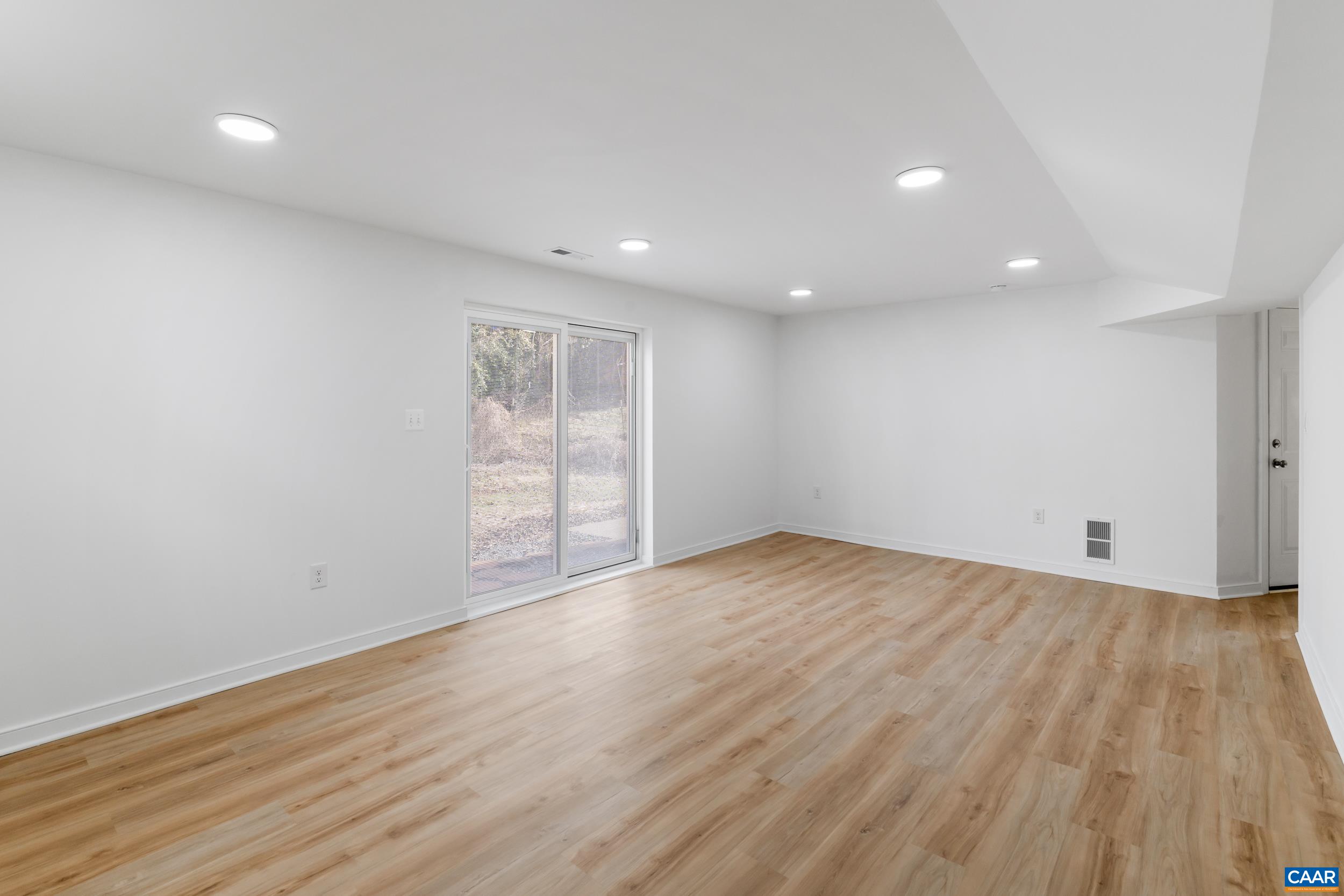 102 N BAKER ST