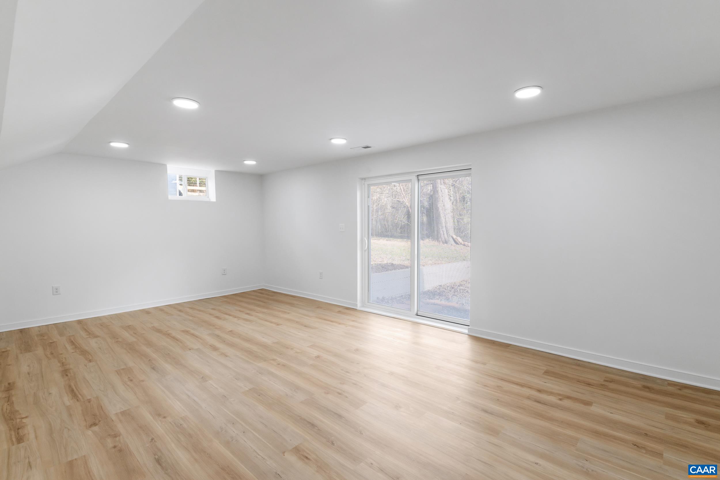 102 N BAKER ST