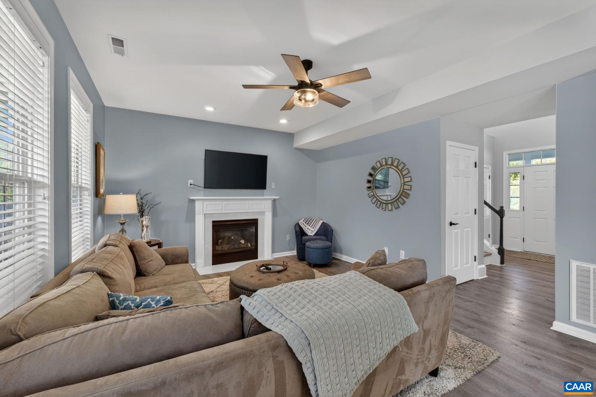 187 FOX HORN LN