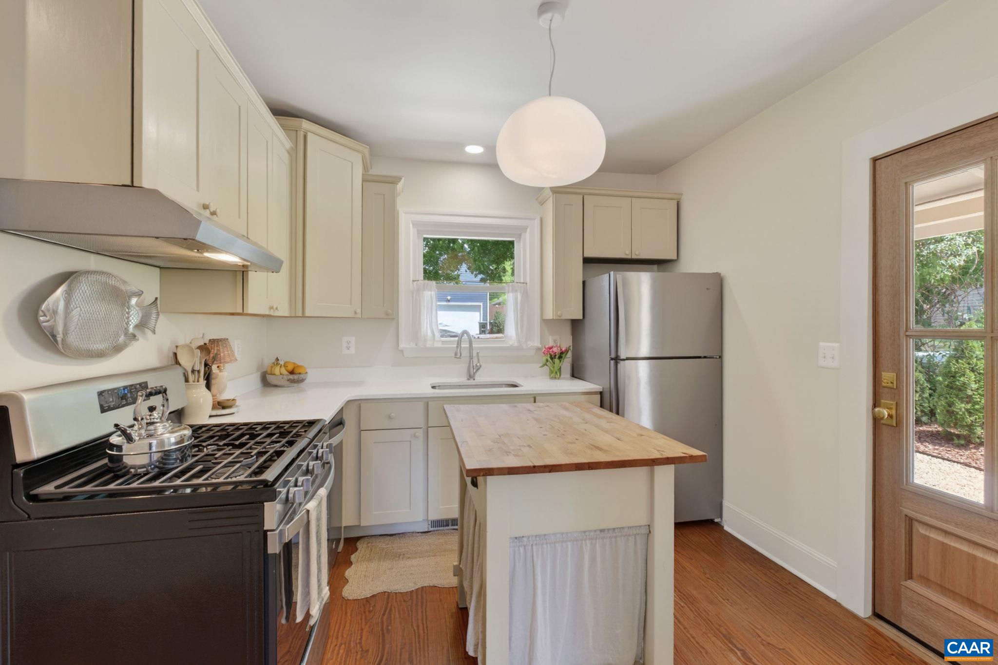 607 MONTICELLO AVE