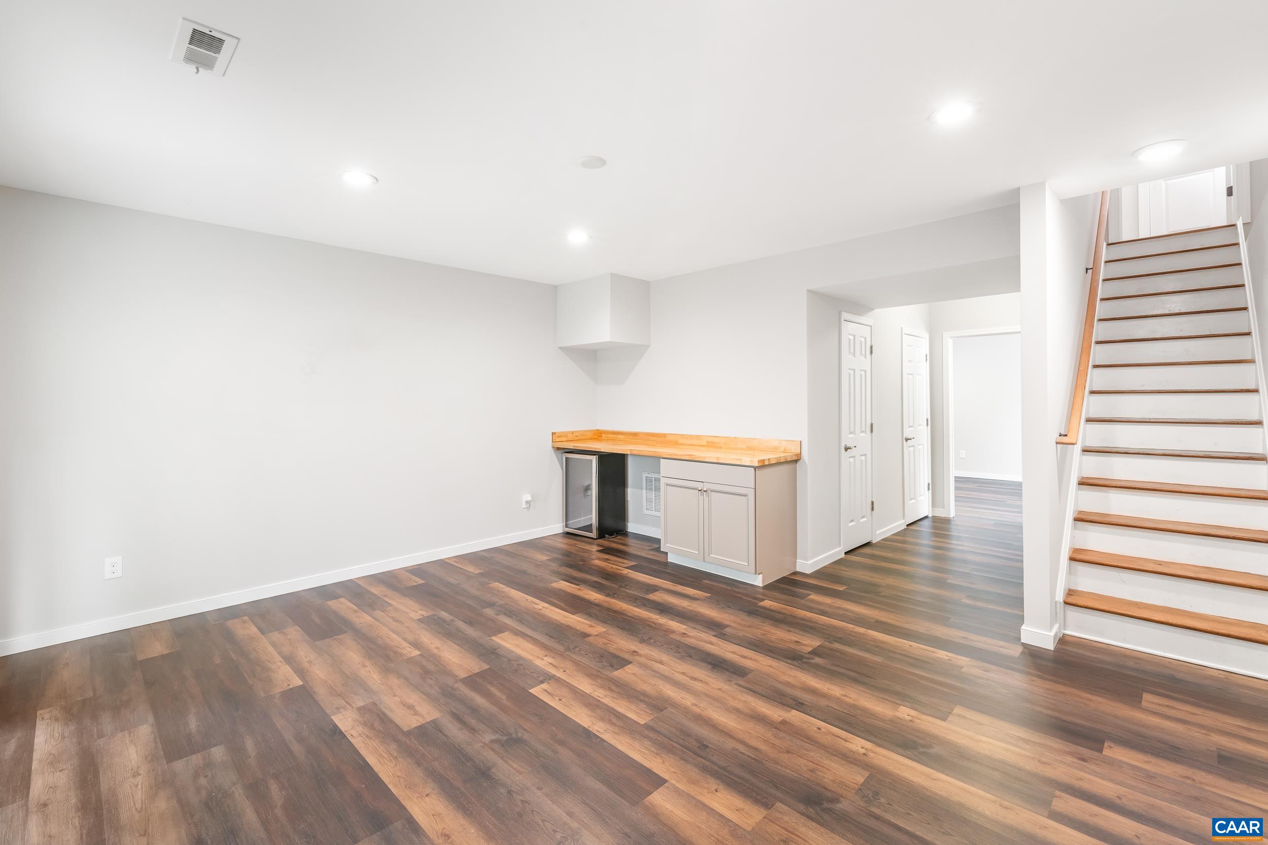 257 HUNTLEY AVE
