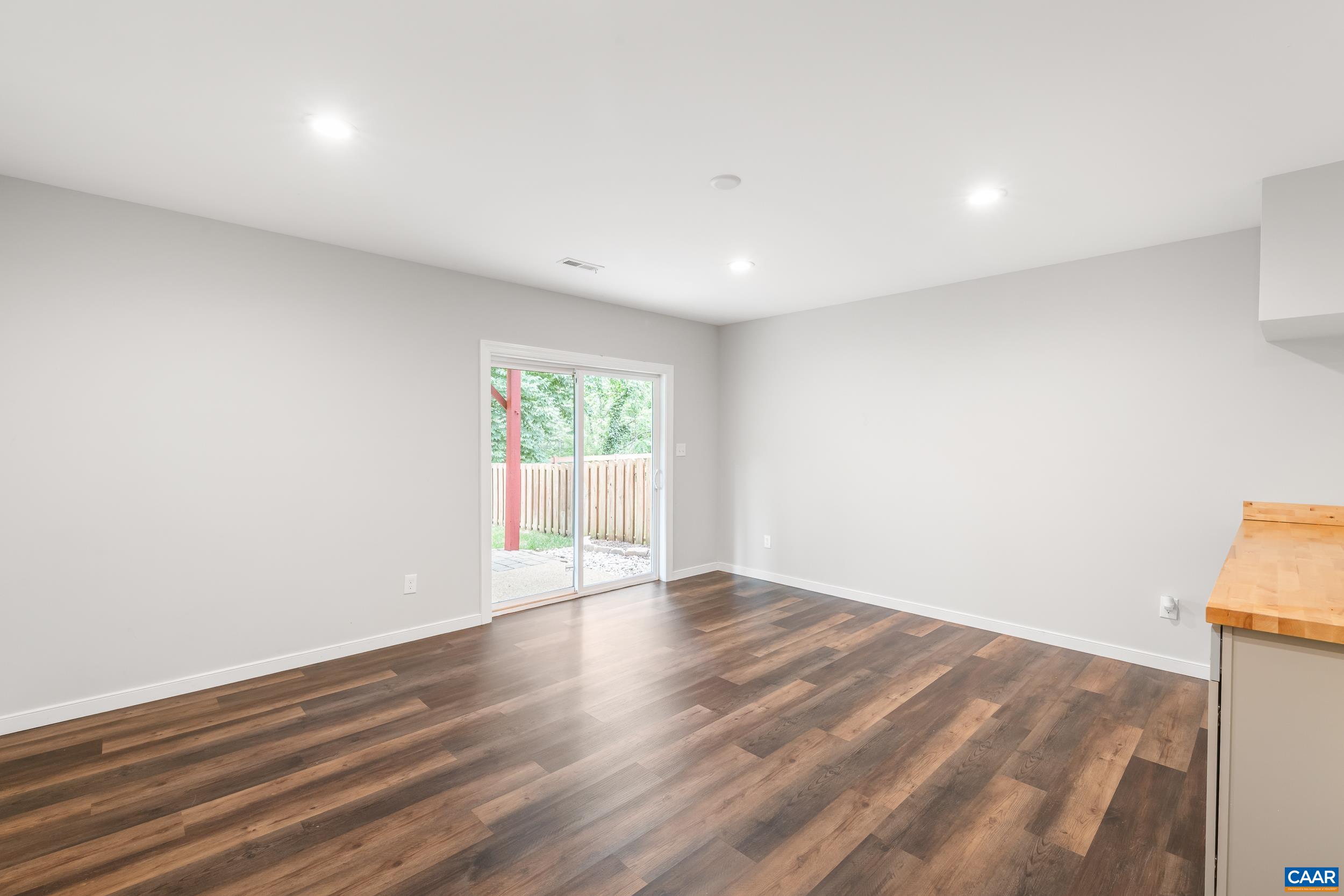 257 HUNTLEY AVE