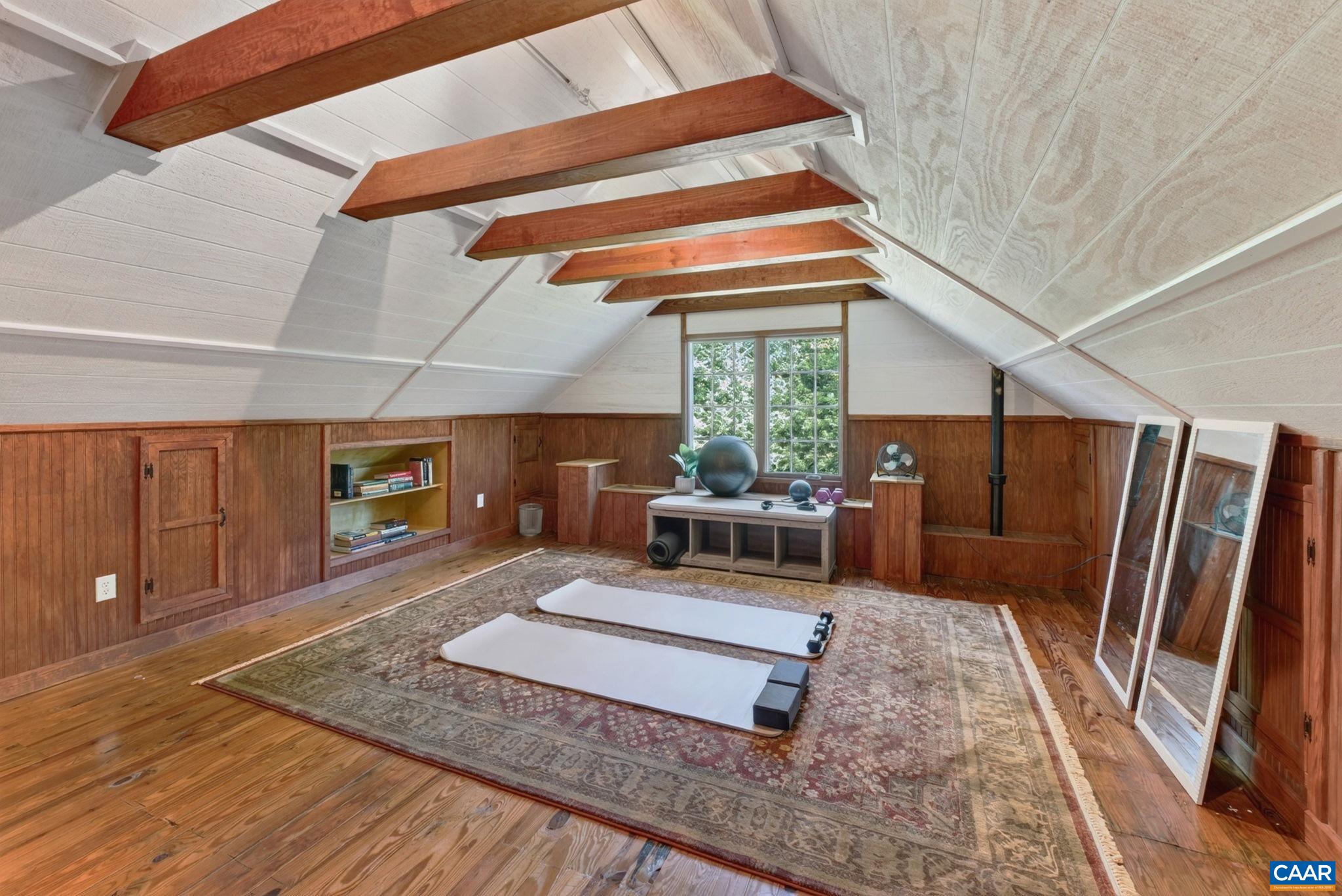 104 BUCKINGHAM RD