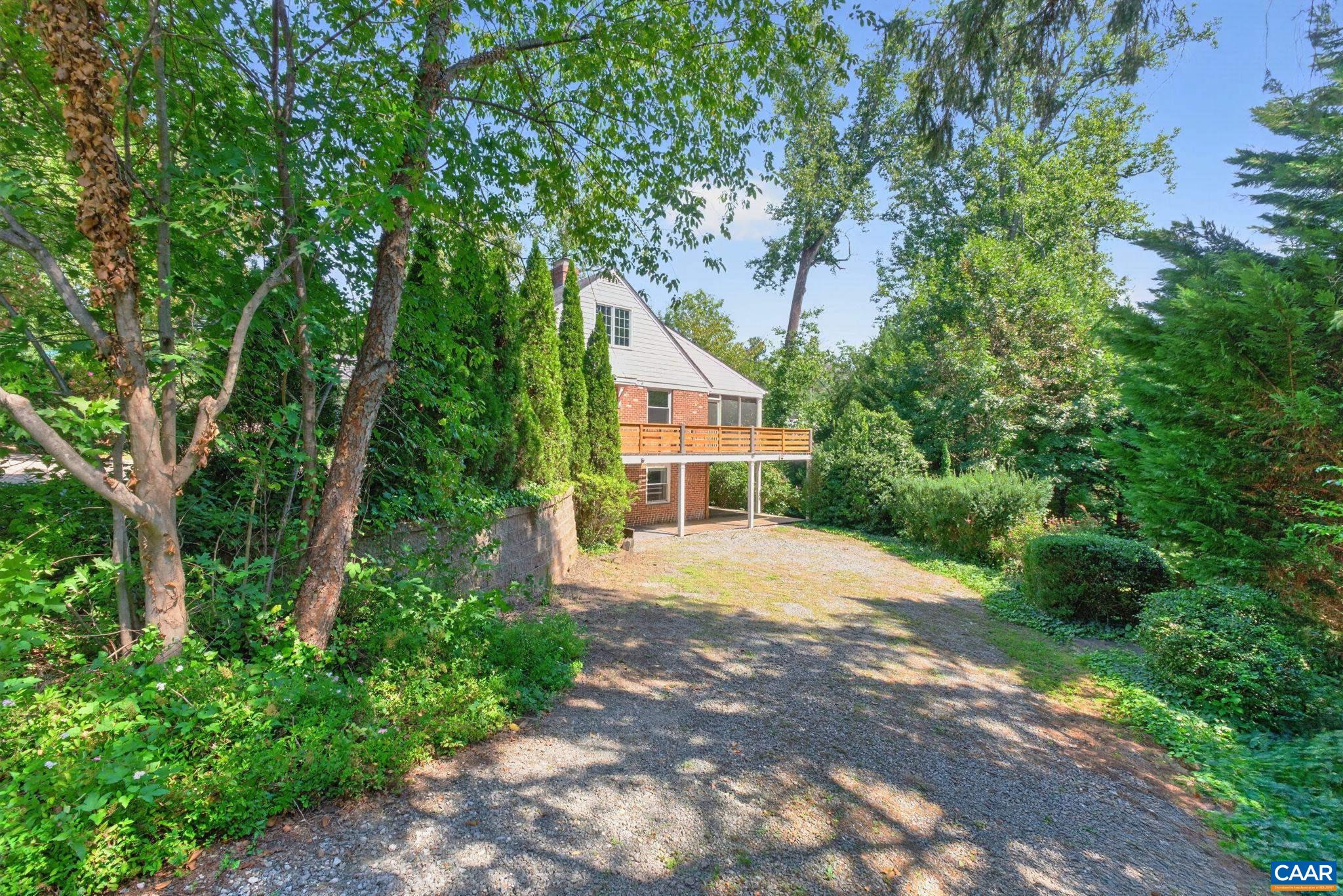 104 BUCKINGHAM RD