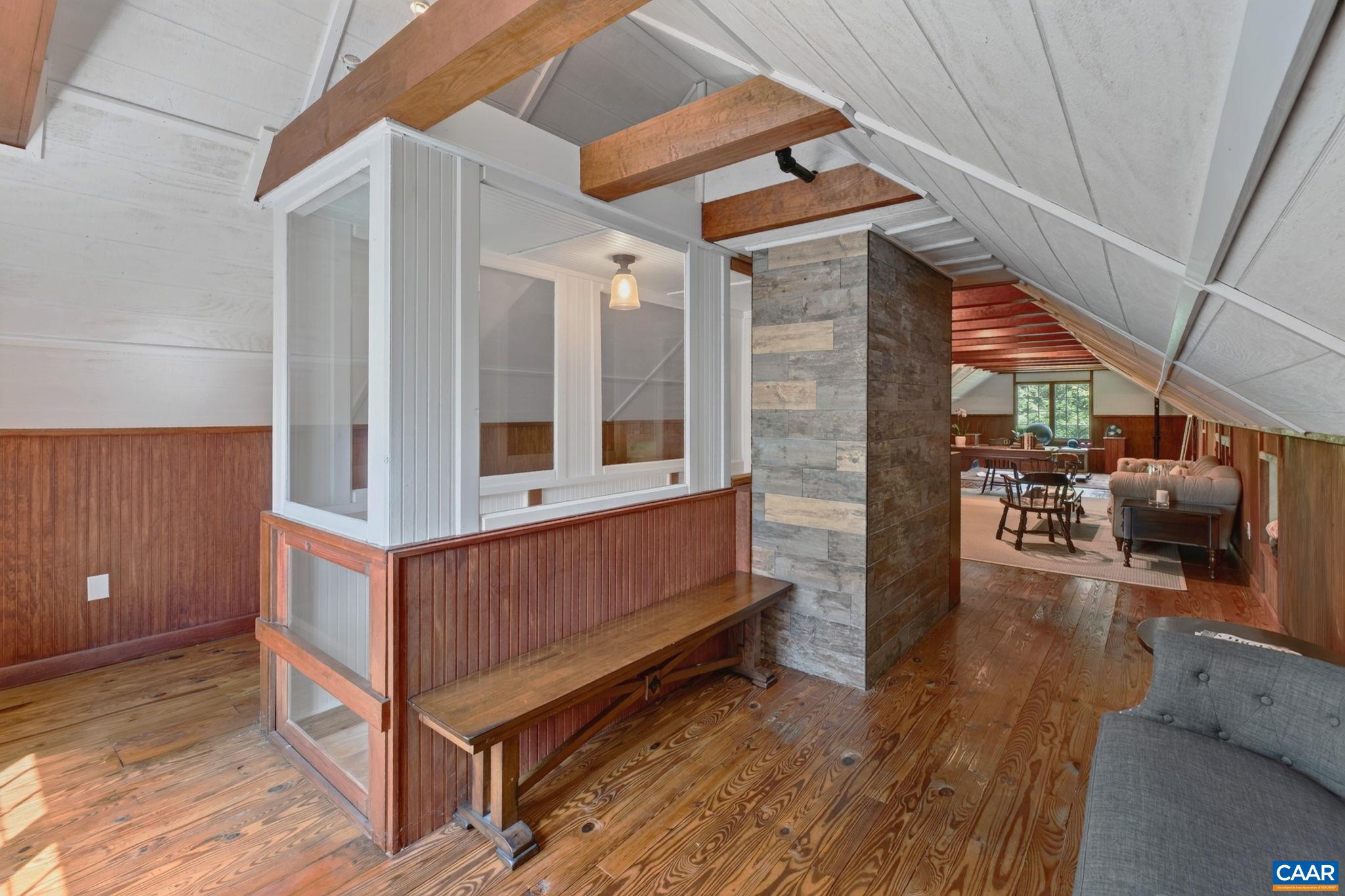 104 BUCKINGHAM RD