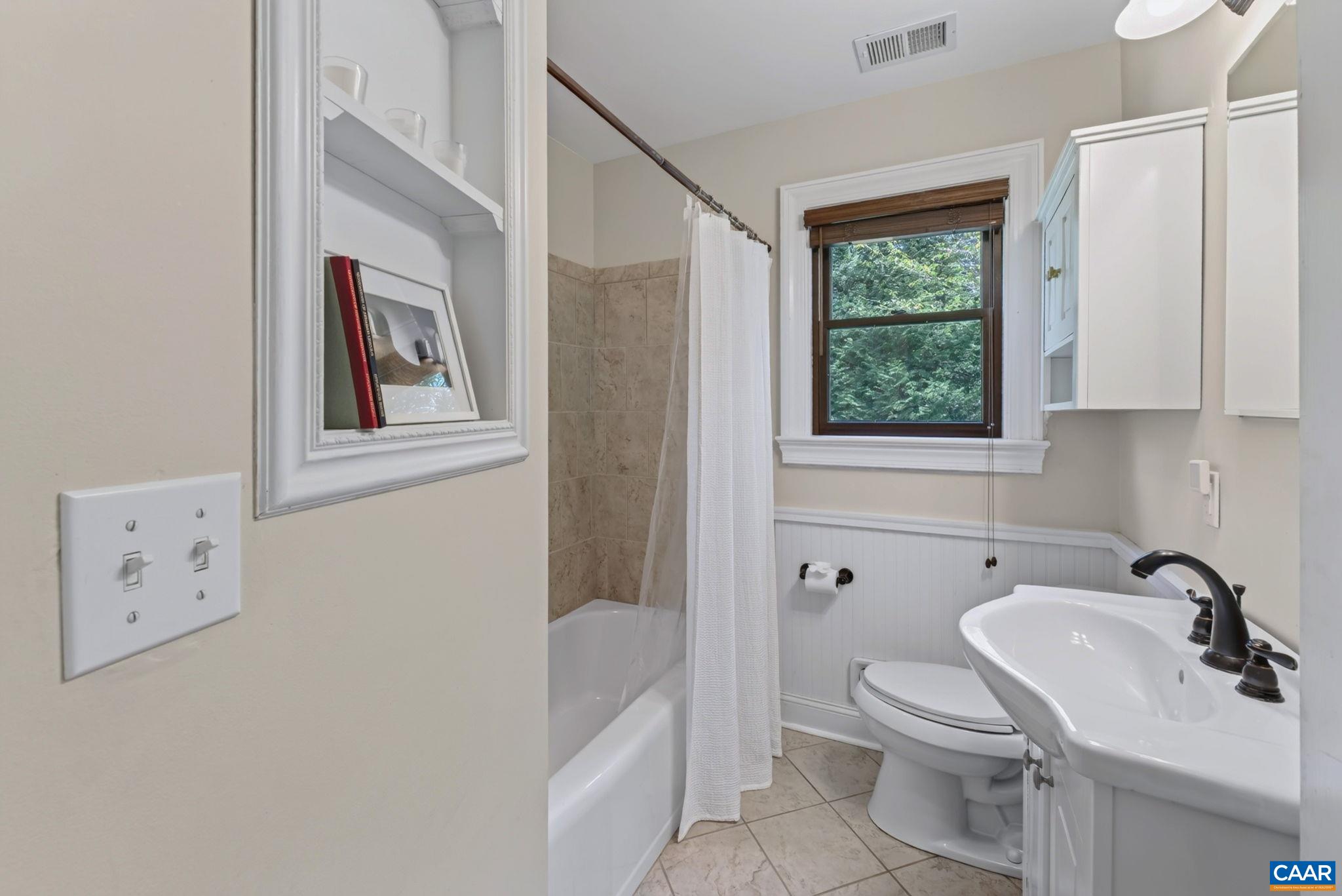 104 BUCKINGHAM RD