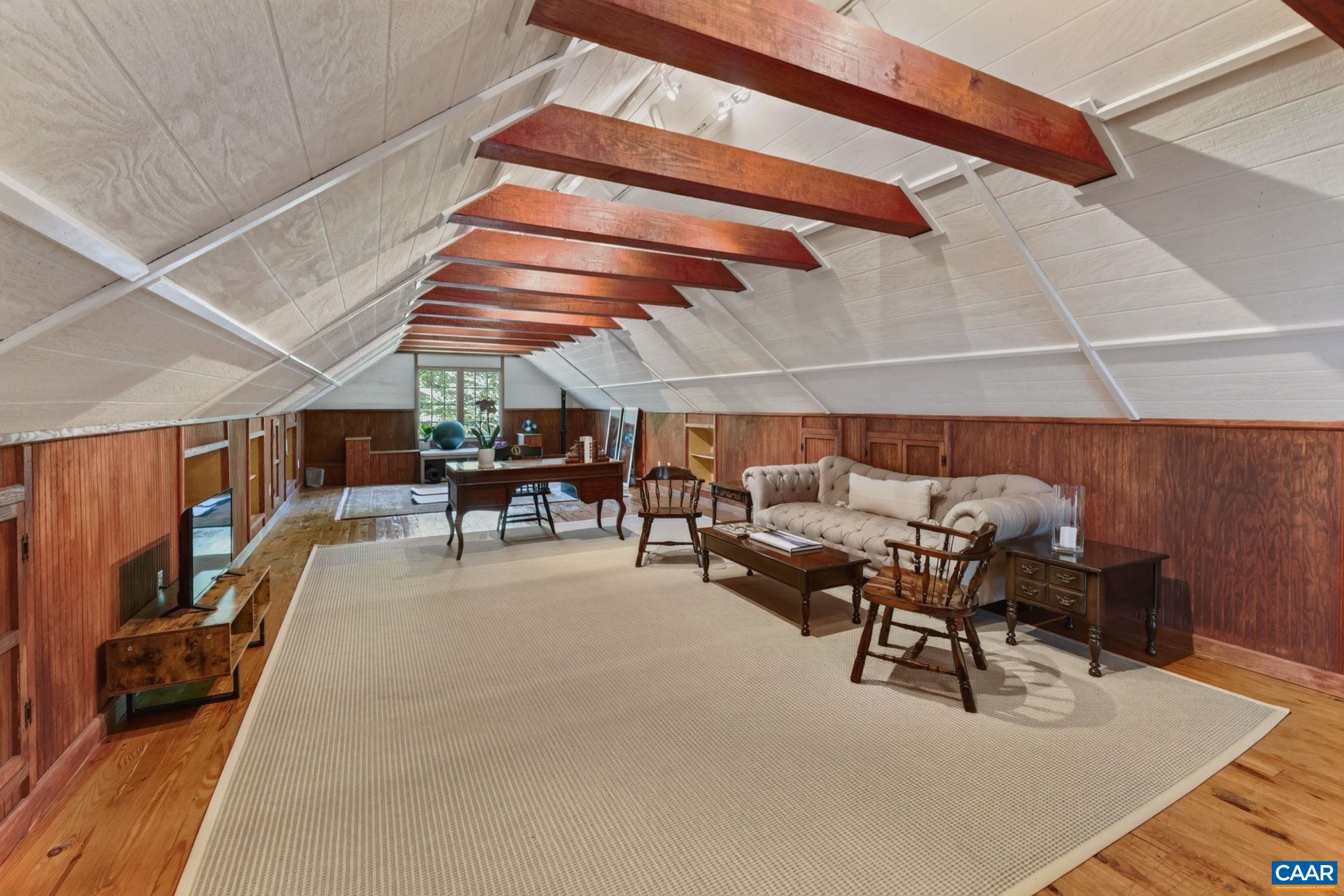 104 BUCKINGHAM RD