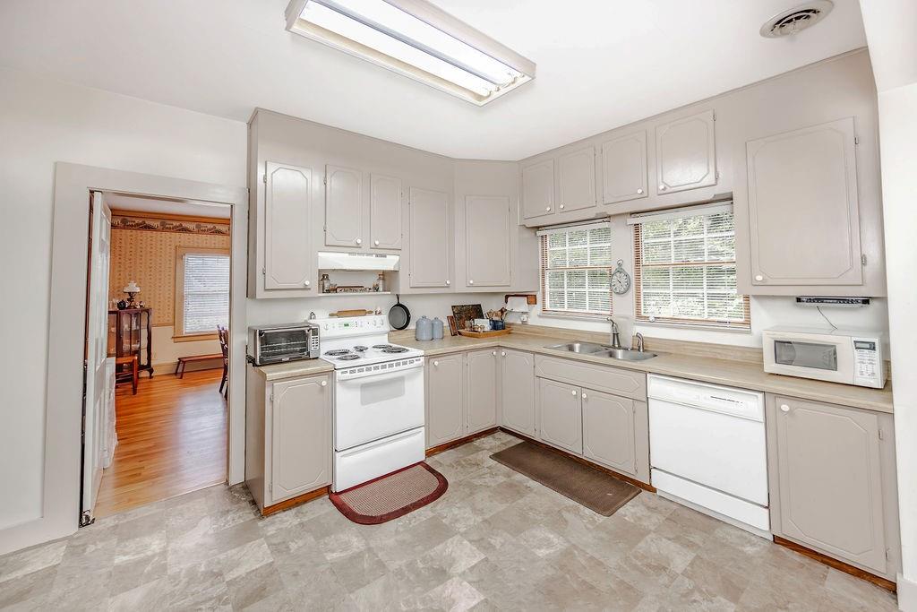 970 E Main Street
