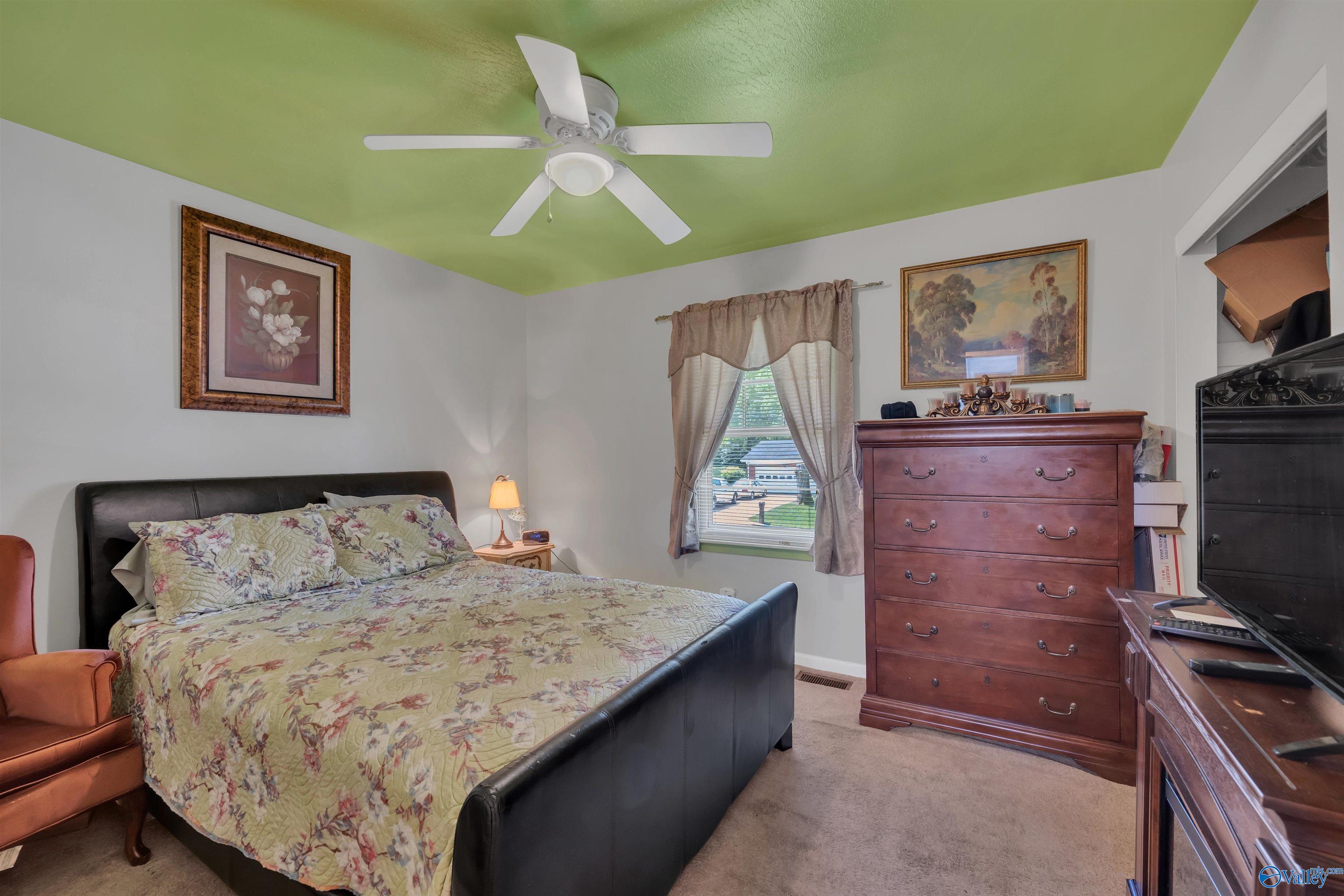 3459 Darlene Circle NW