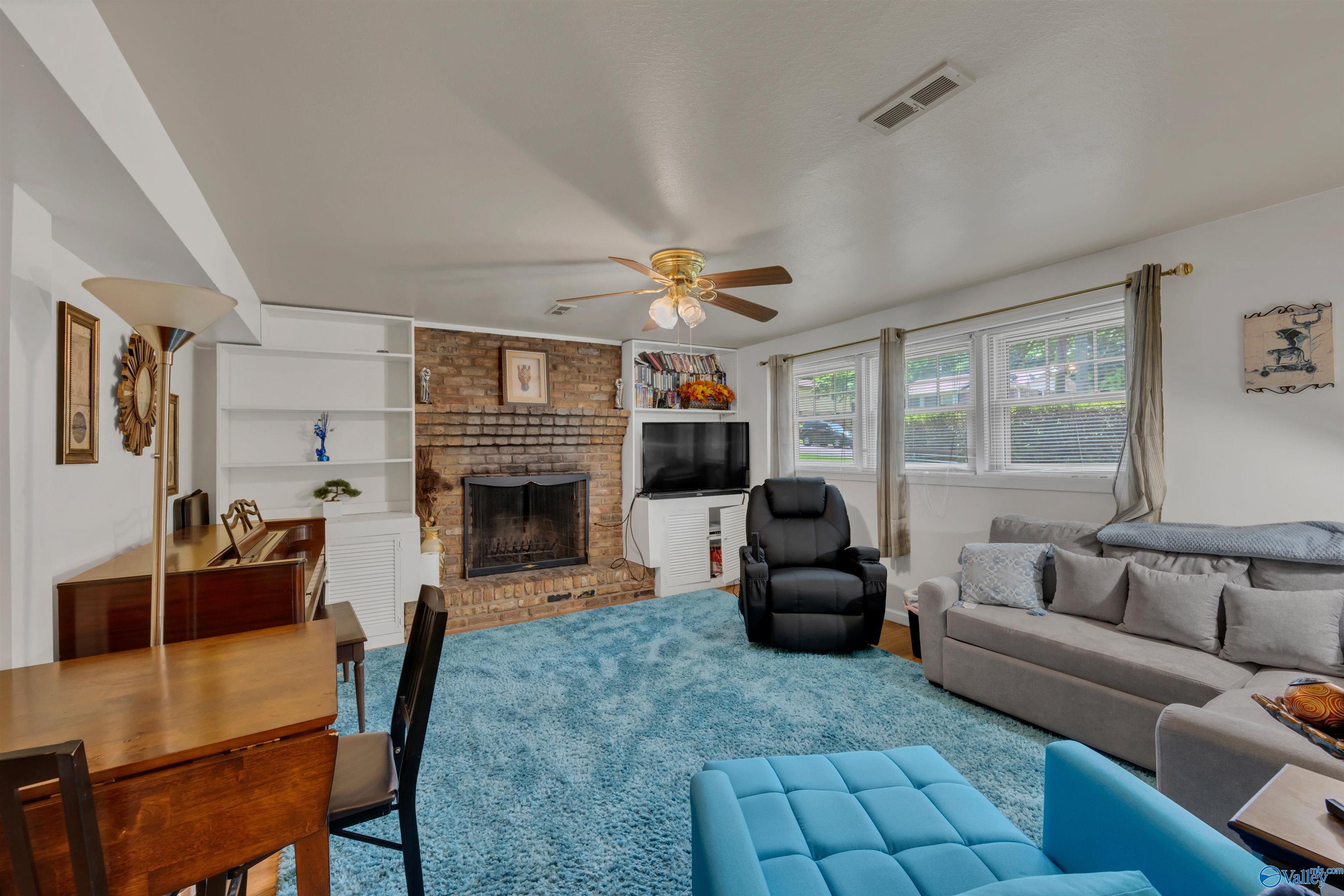 3459 Darlene Circle NW