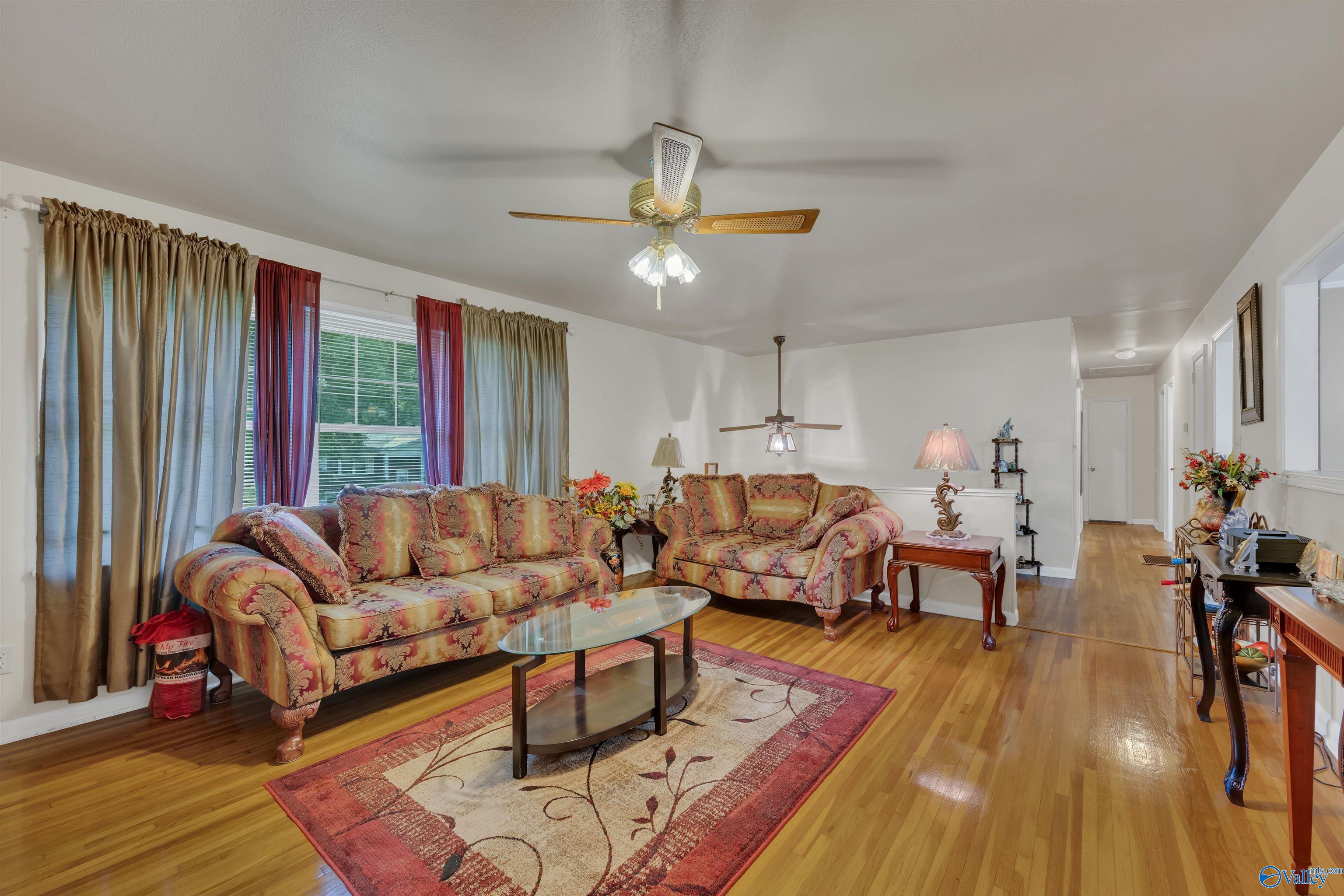 3459 Darlene Circle NW