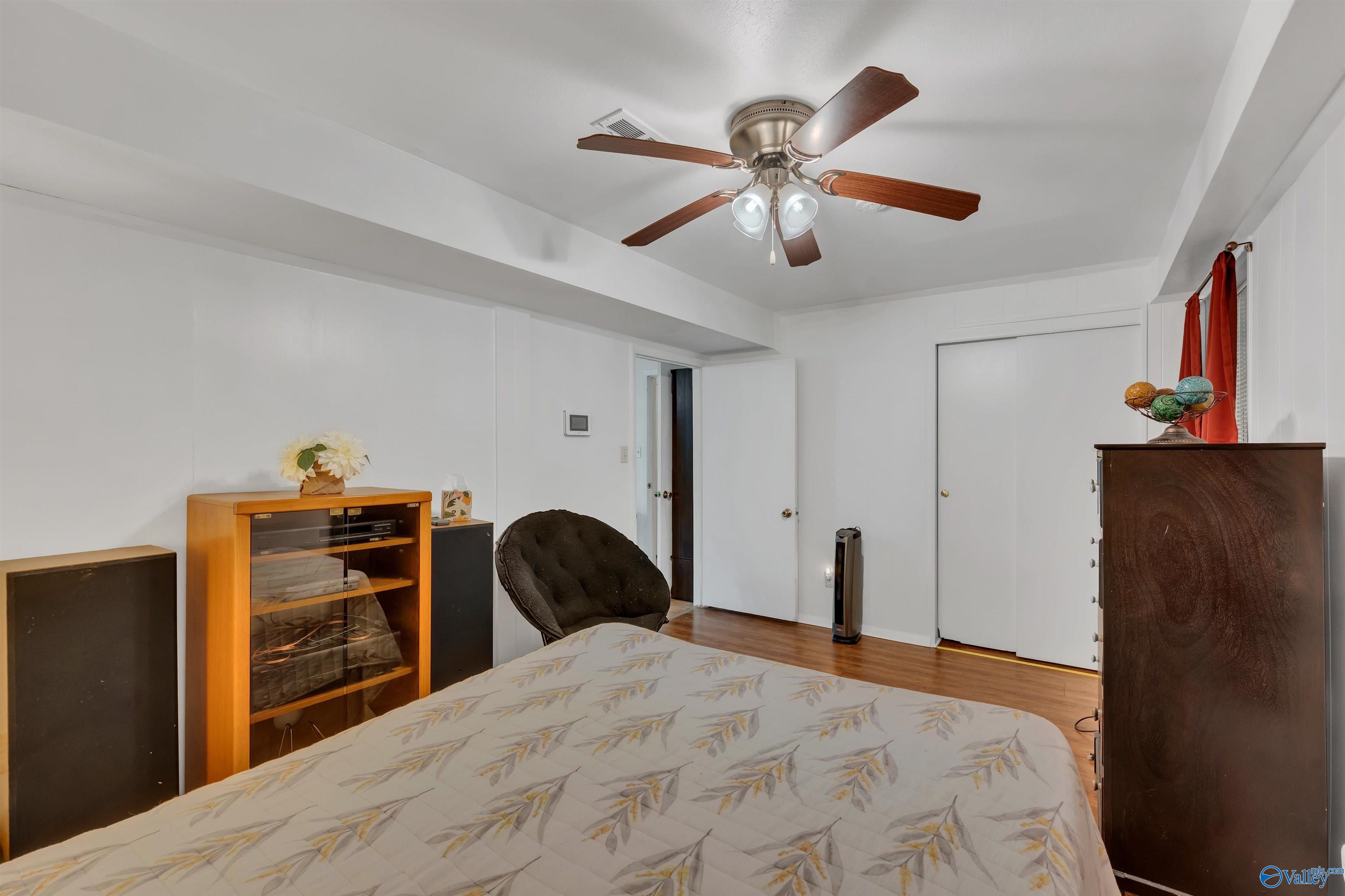 3459 Darlene Circle NW