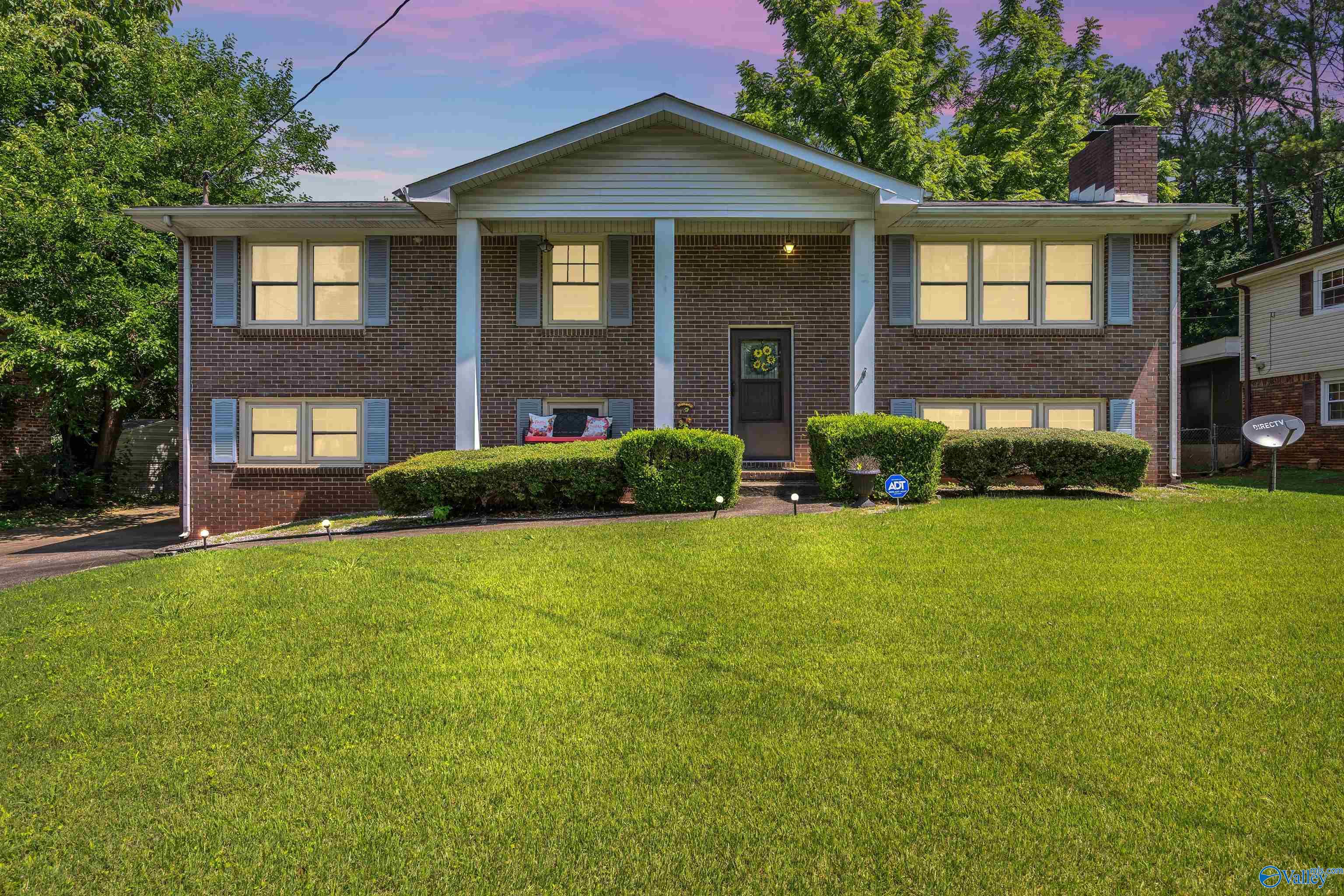 3459 Darlene Circle NW