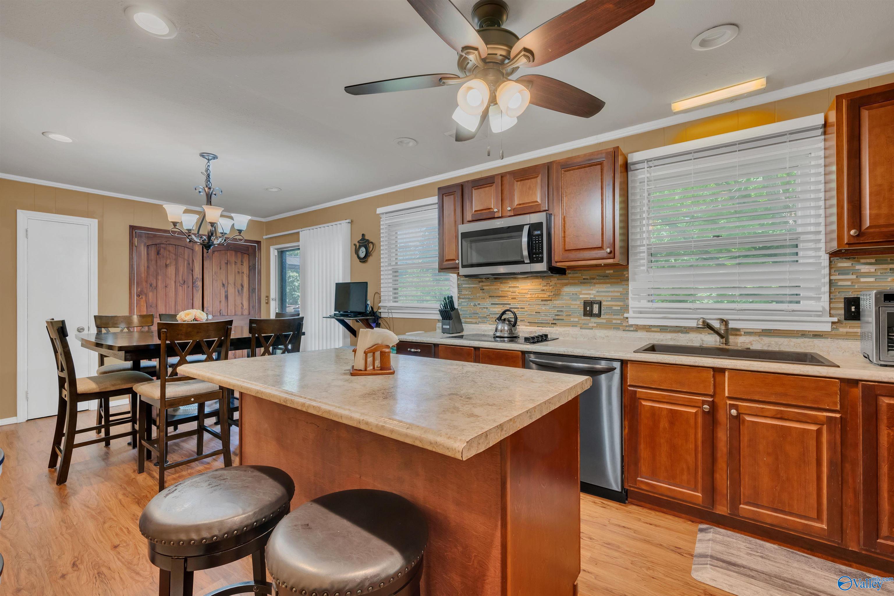 3459 Darlene Circle NW