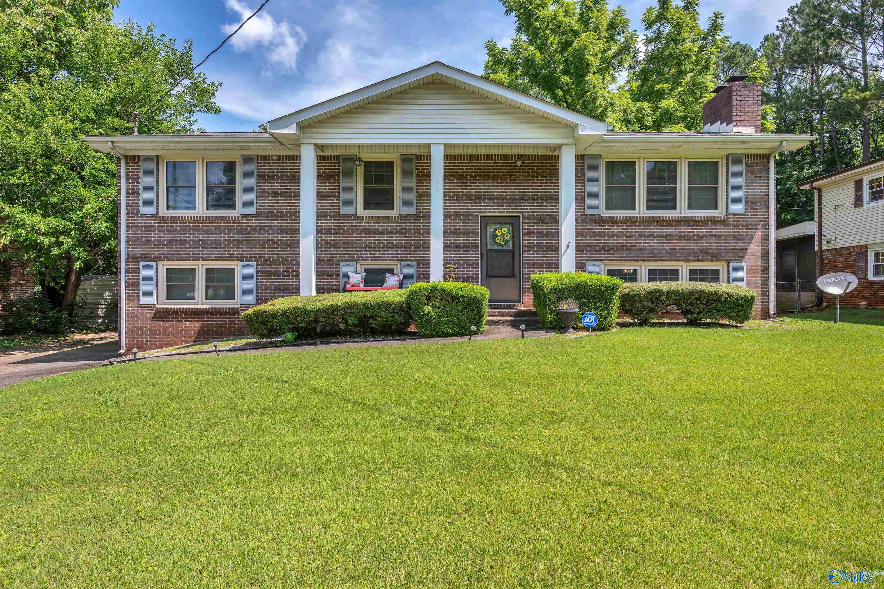 3459 Darlene Circle NW