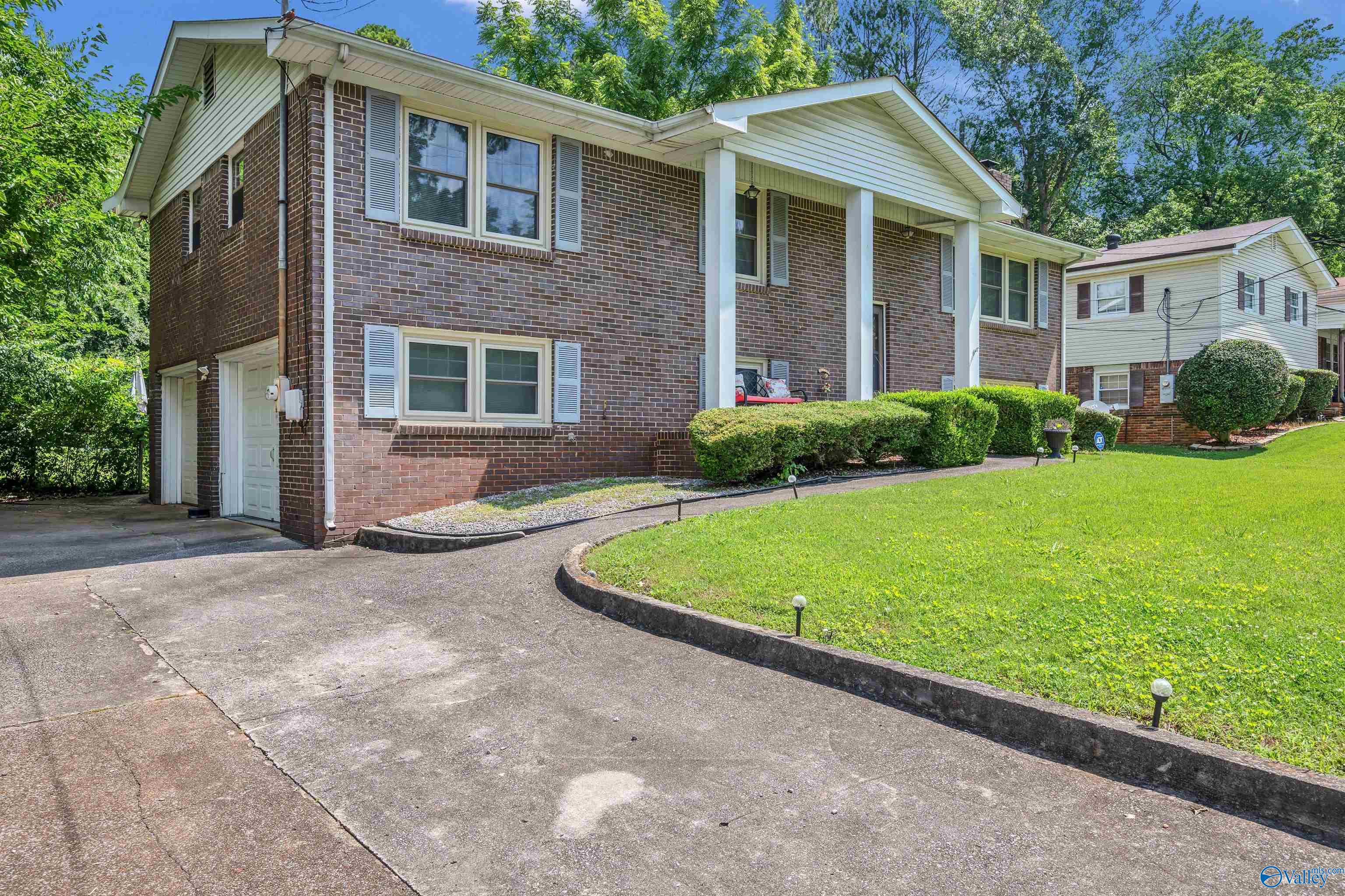 3459 Darlene Circle NW