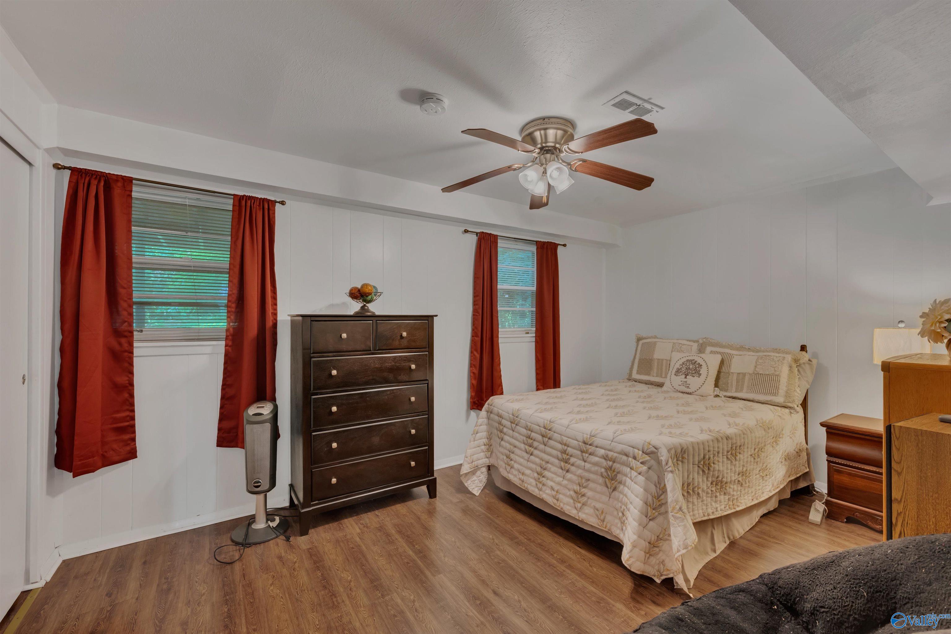 3459 Darlene Circle NW