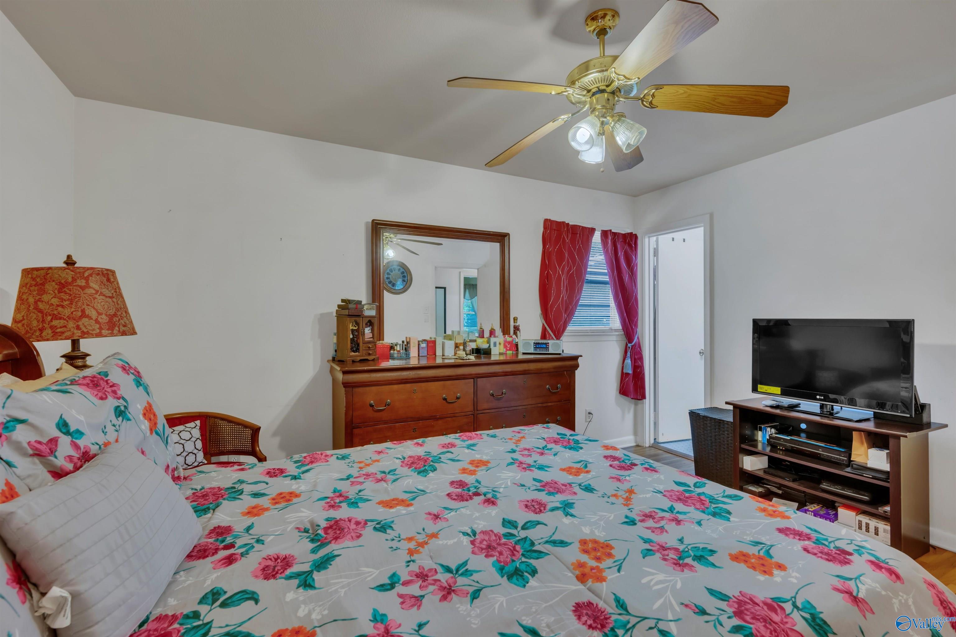 3459 Darlene Circle NW