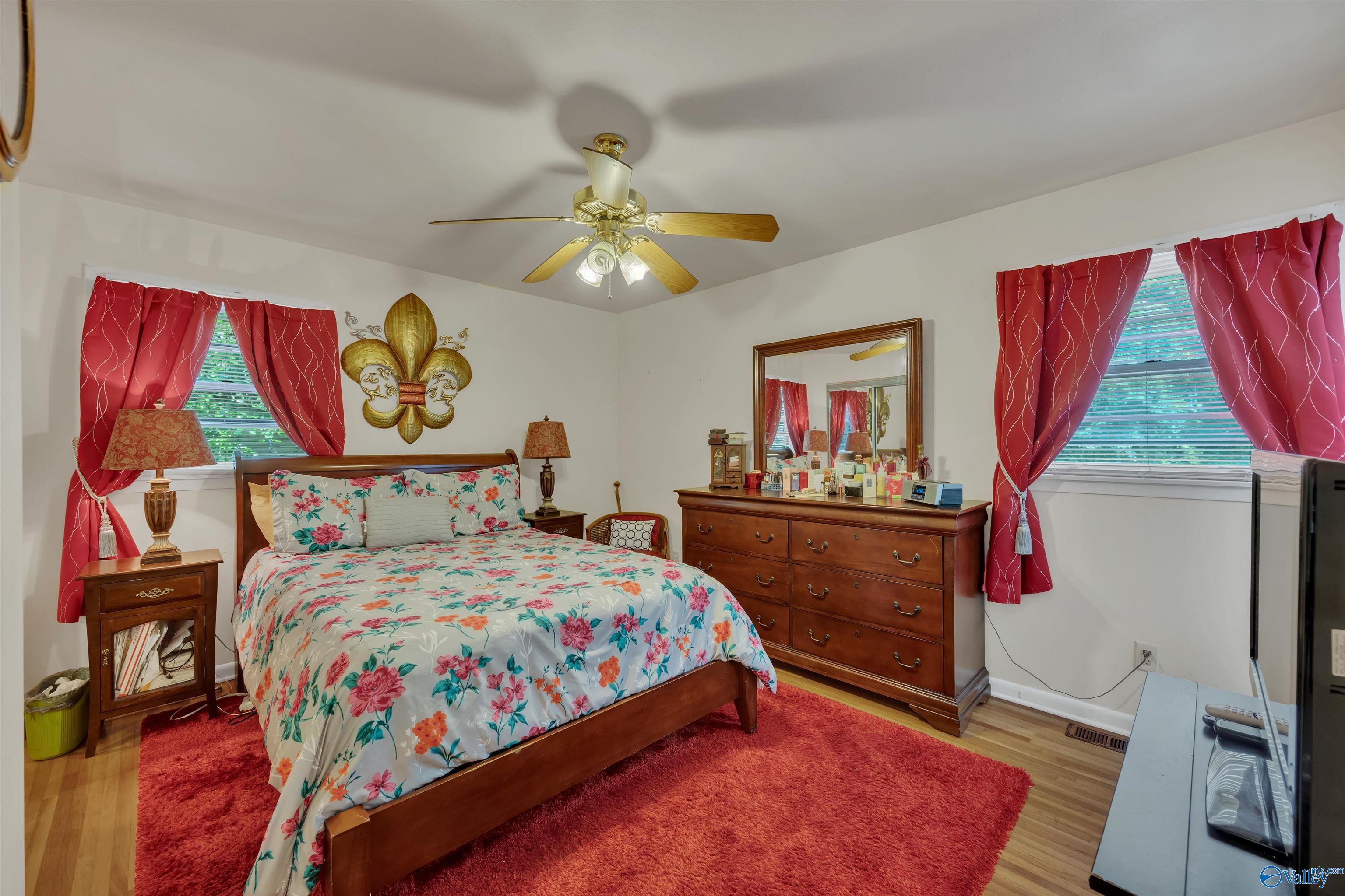 3459 Darlene Circle NW