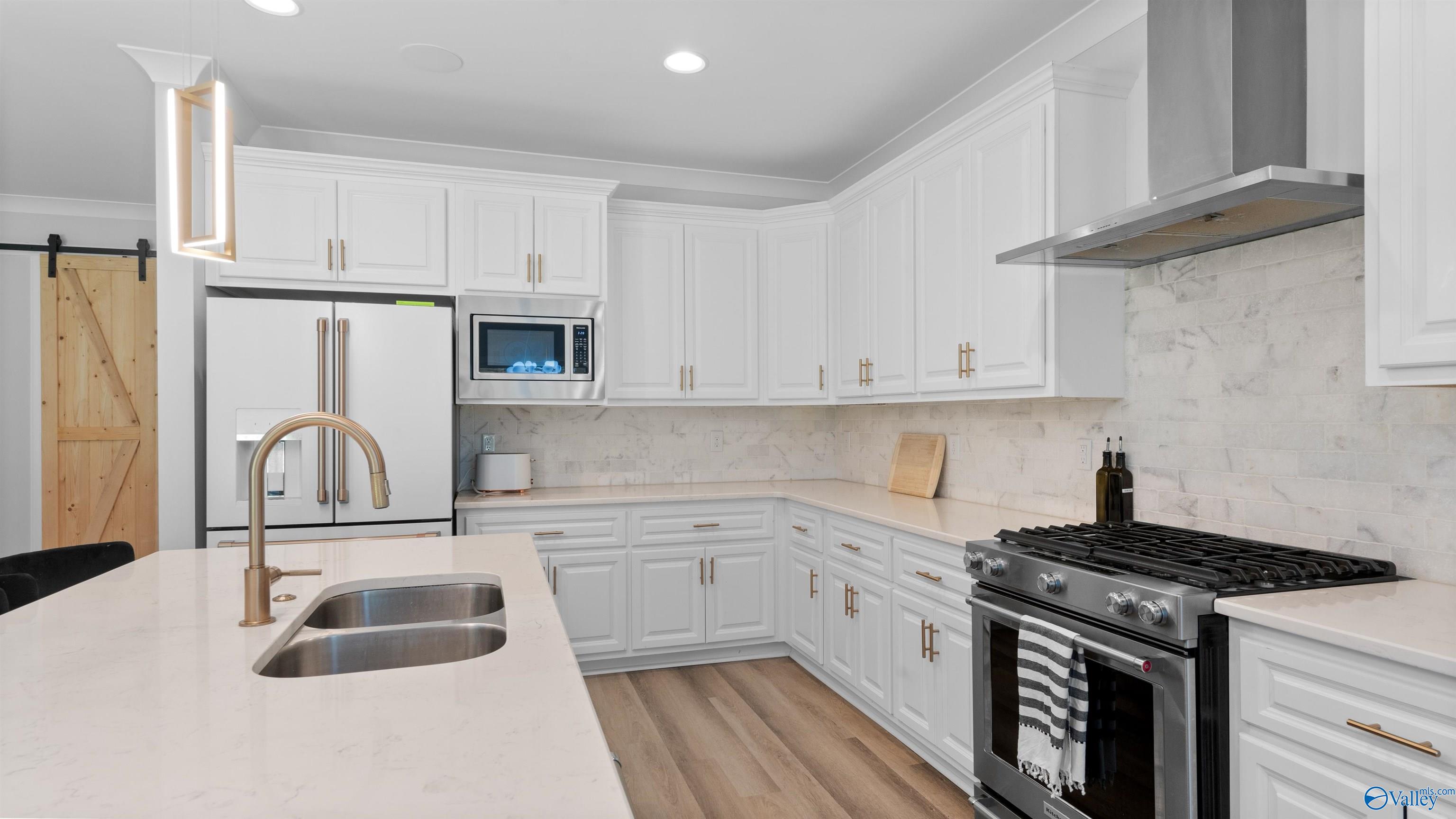 3056 Cherokee Ridge Drive