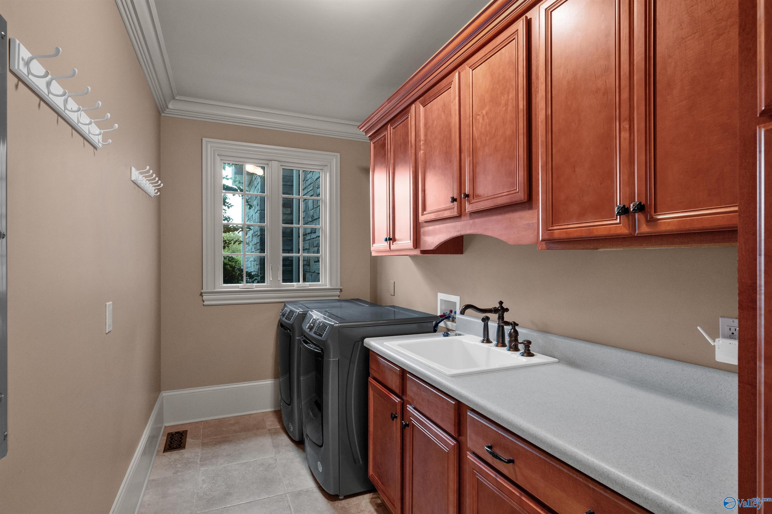 10 Lake Forest Blvd SW