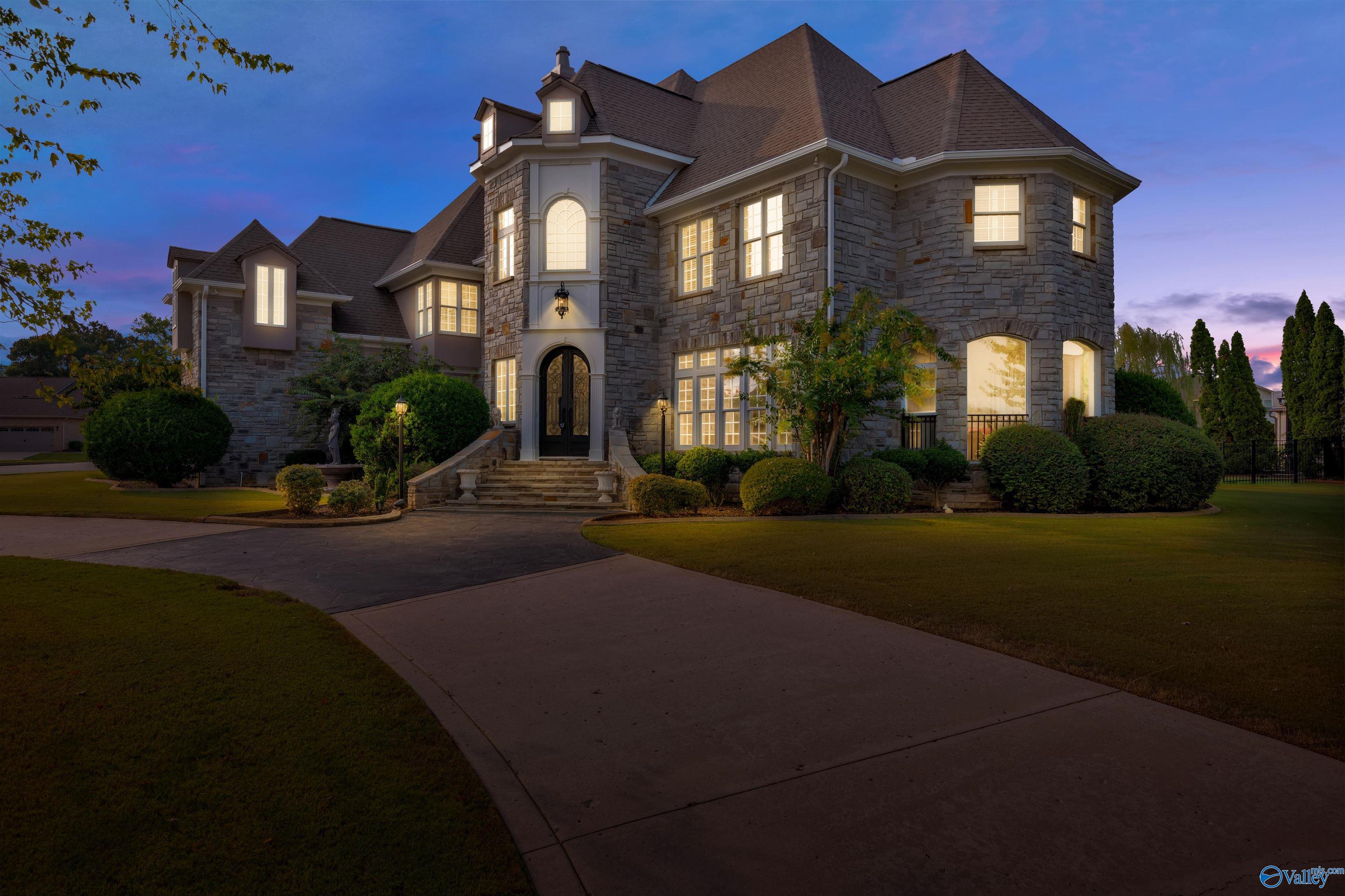 10 Lake Forest Blvd SW