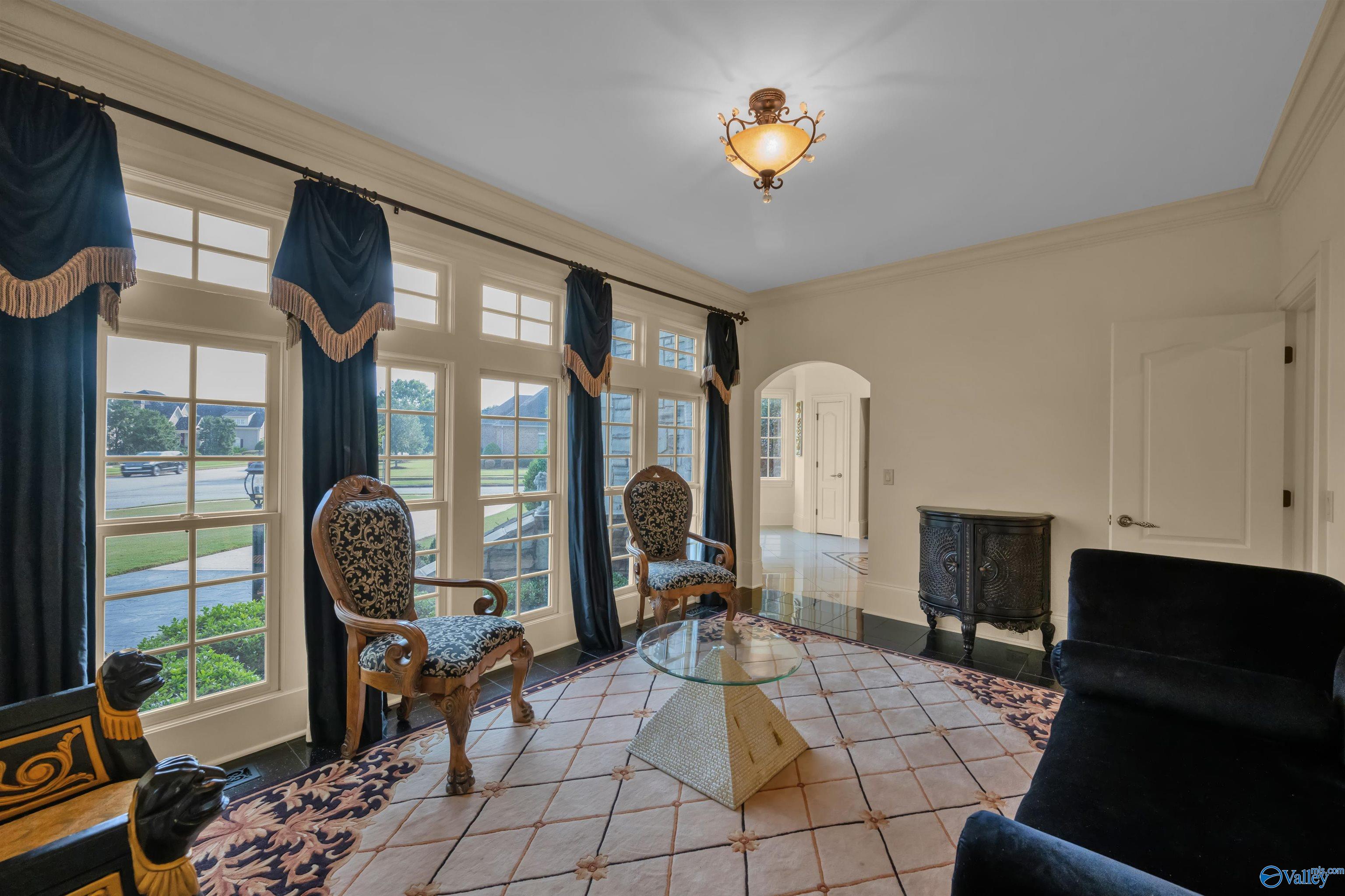 10 Lake Forest Blvd SW