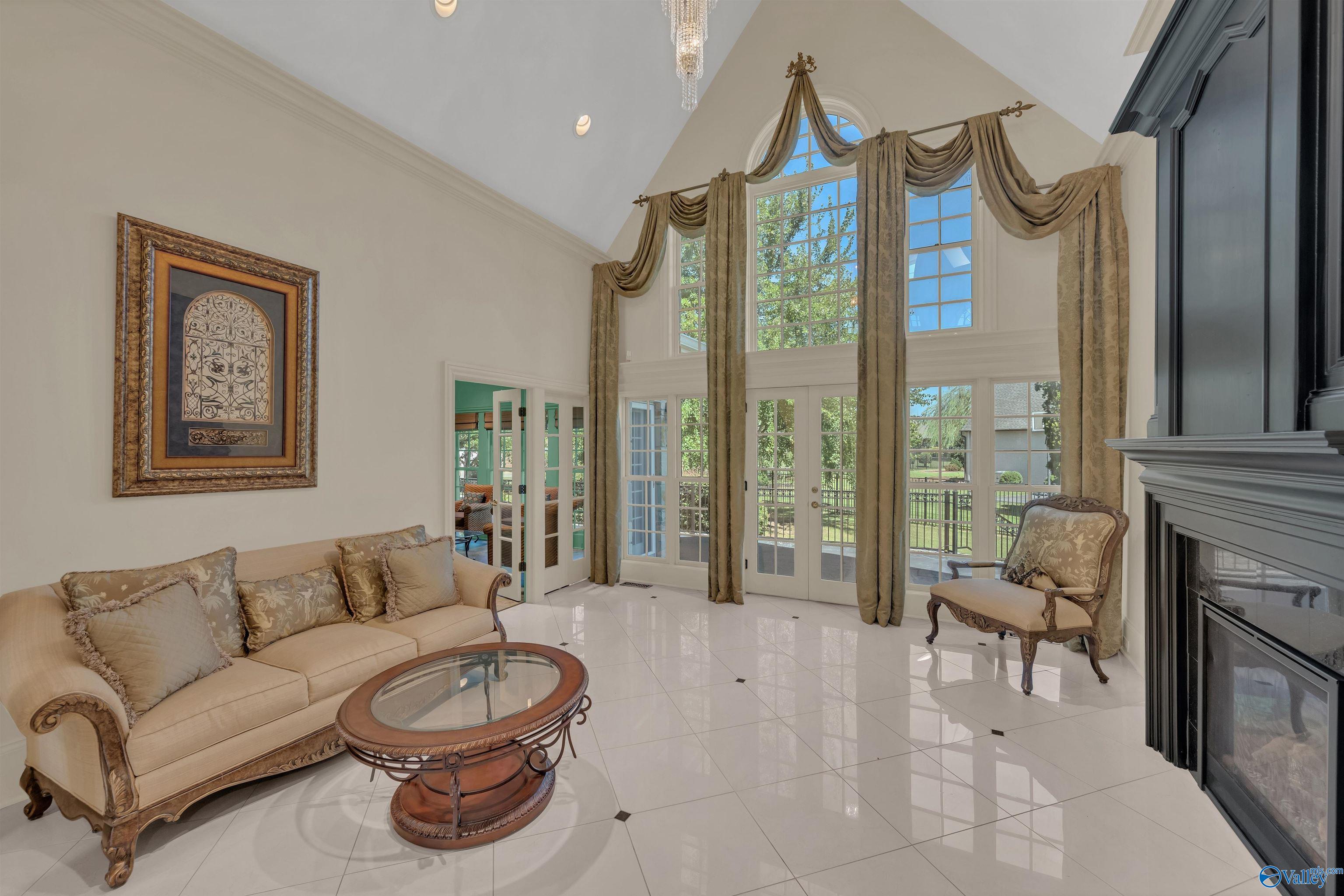 10 Lake Forest Blvd SW
