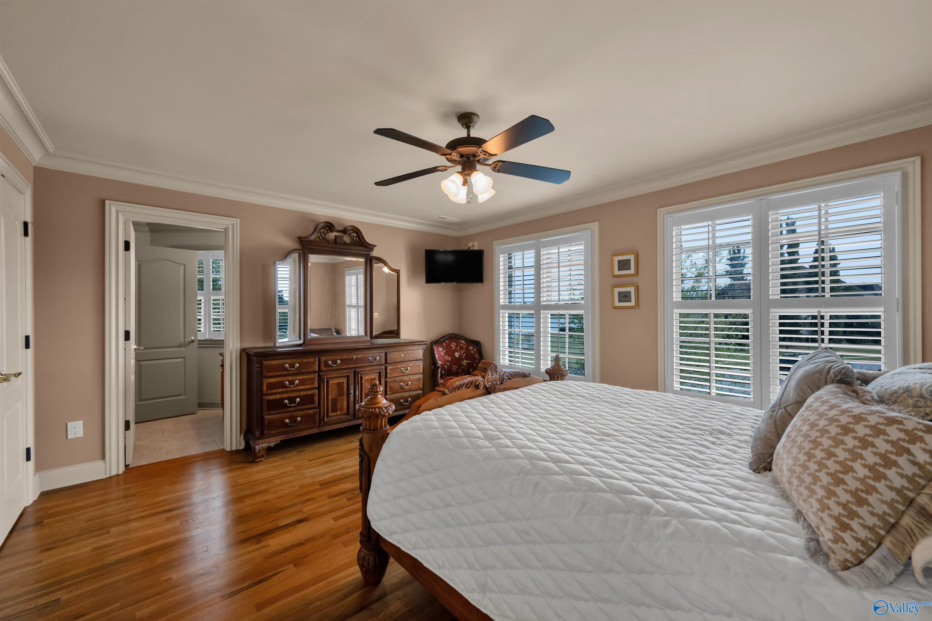 10 Lake Forest Blvd SW