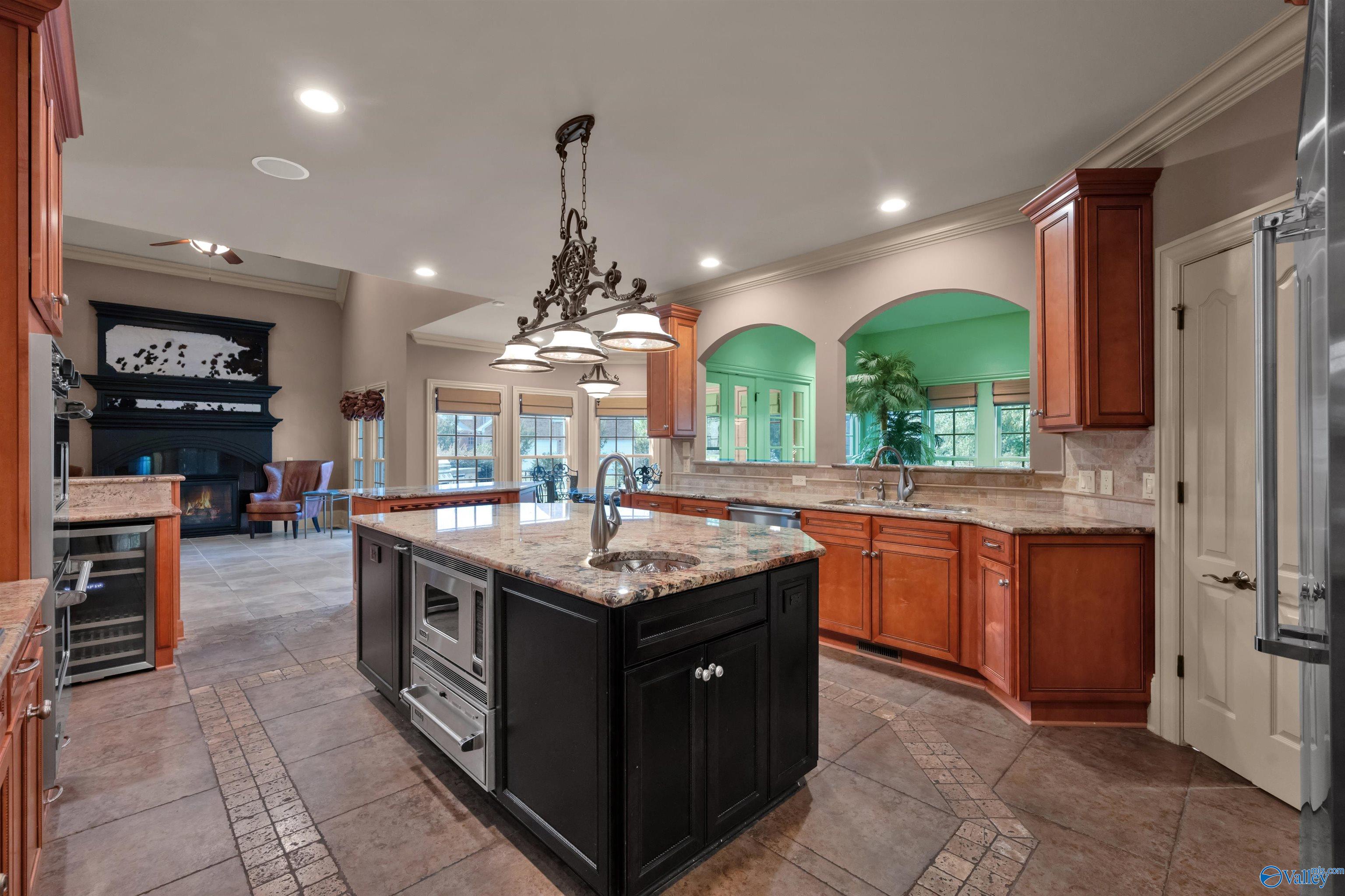 10 Lake Forest Blvd SW