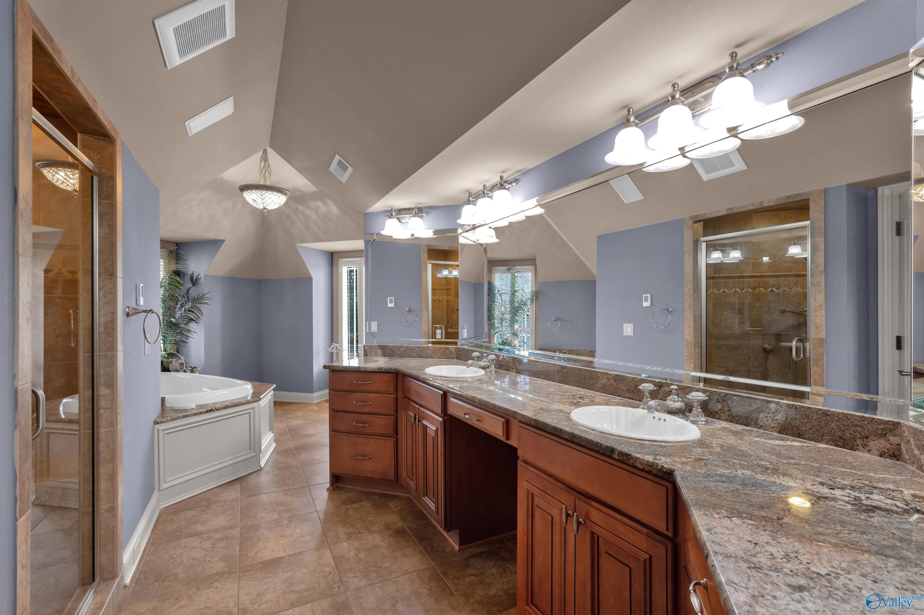 10 Lake Forest Blvd SW