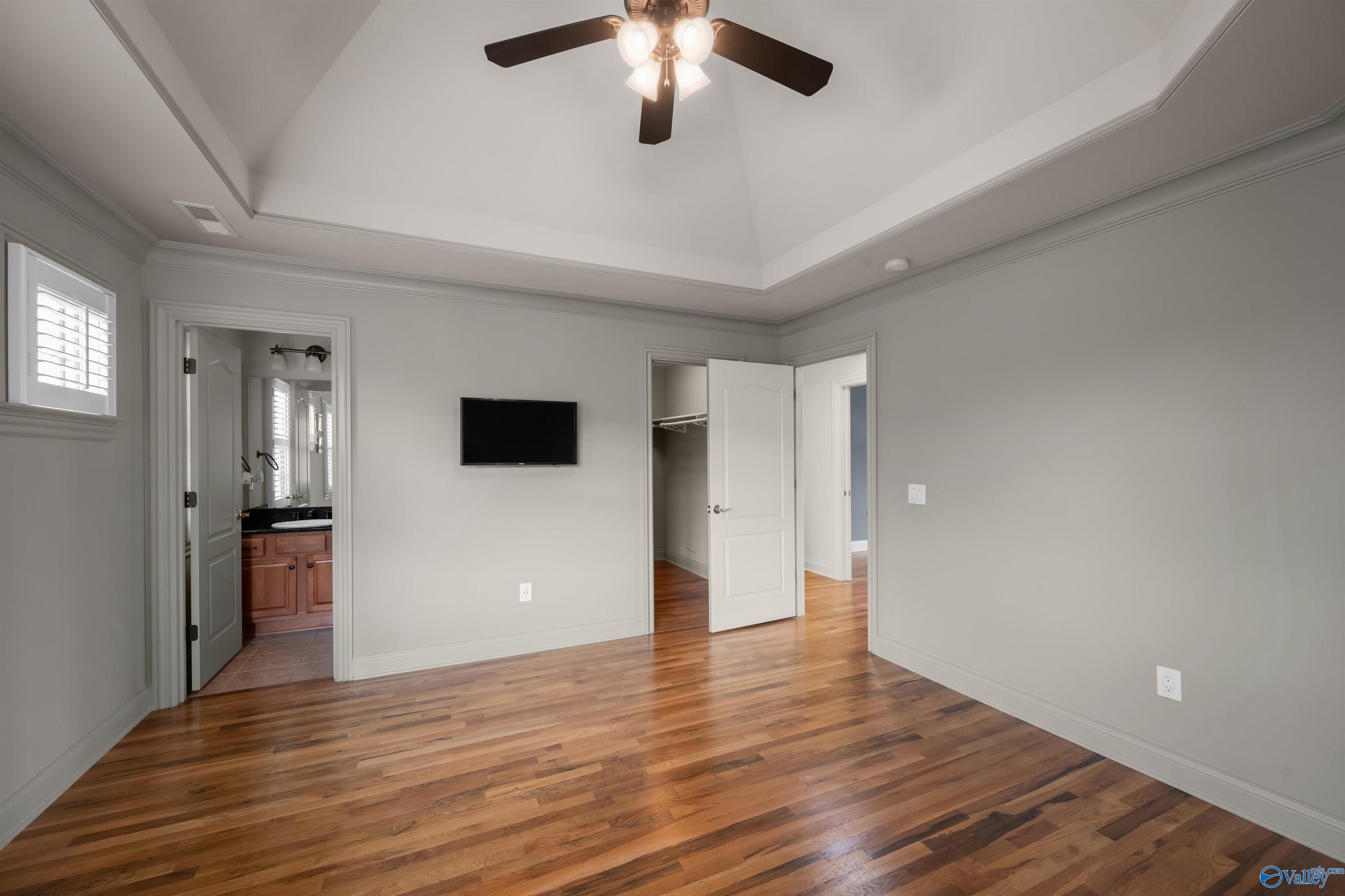 10 Lake Forest Blvd SW