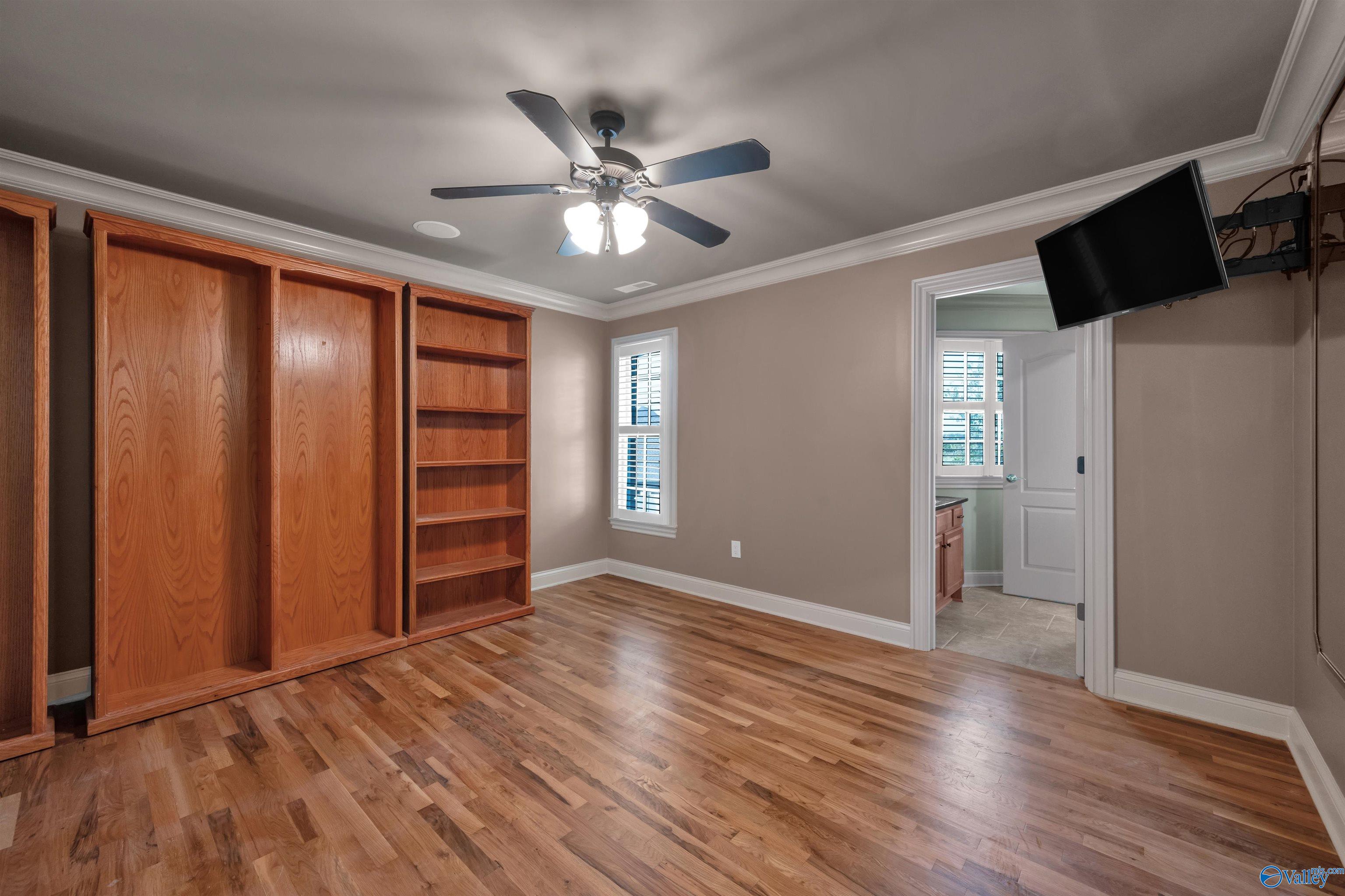 10 Lake Forest Blvd SW