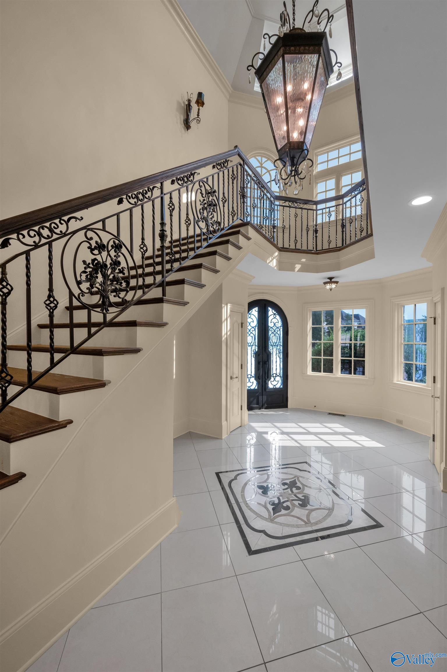 10 Lake Forest Blvd SW