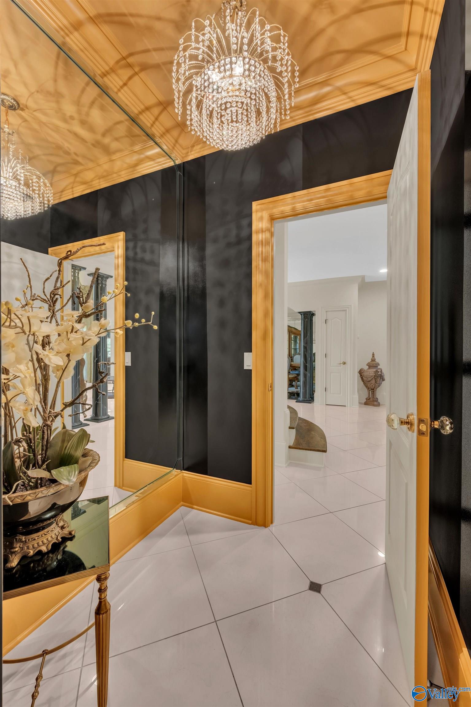 10 Lake Forest Blvd SW