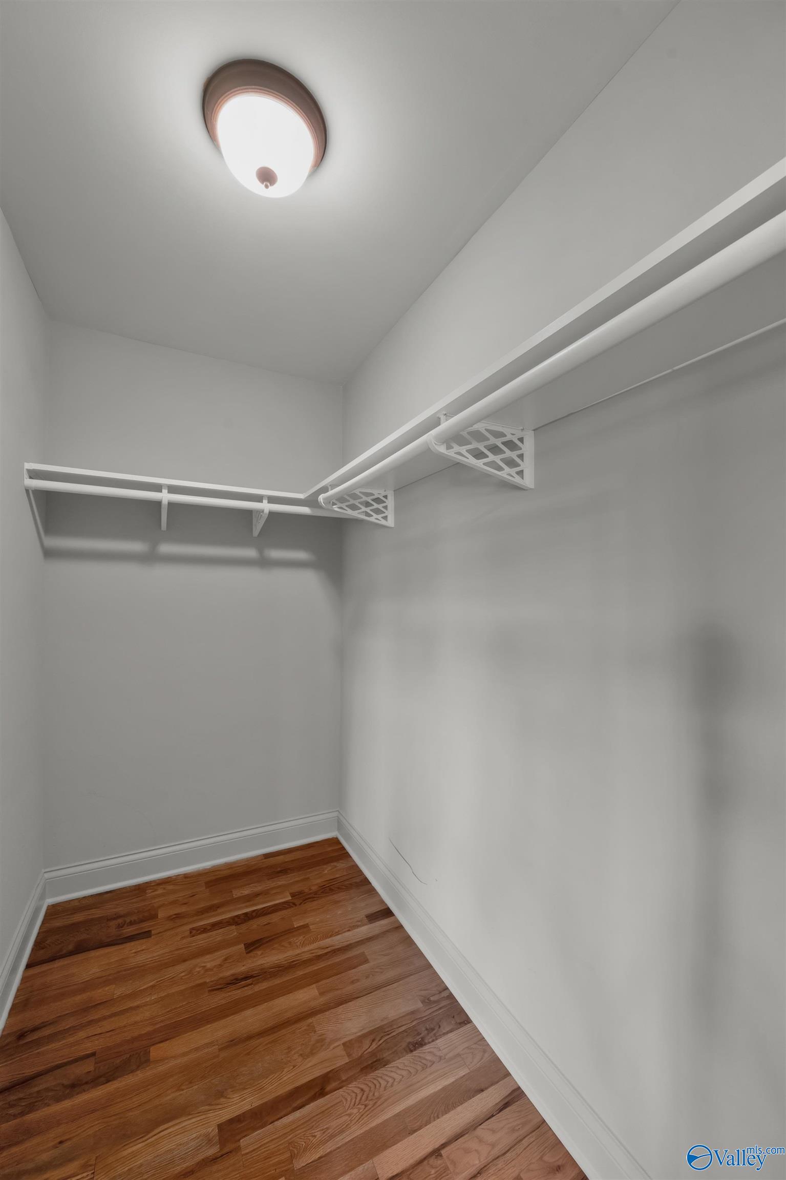 10 Lake Forest Blvd SW