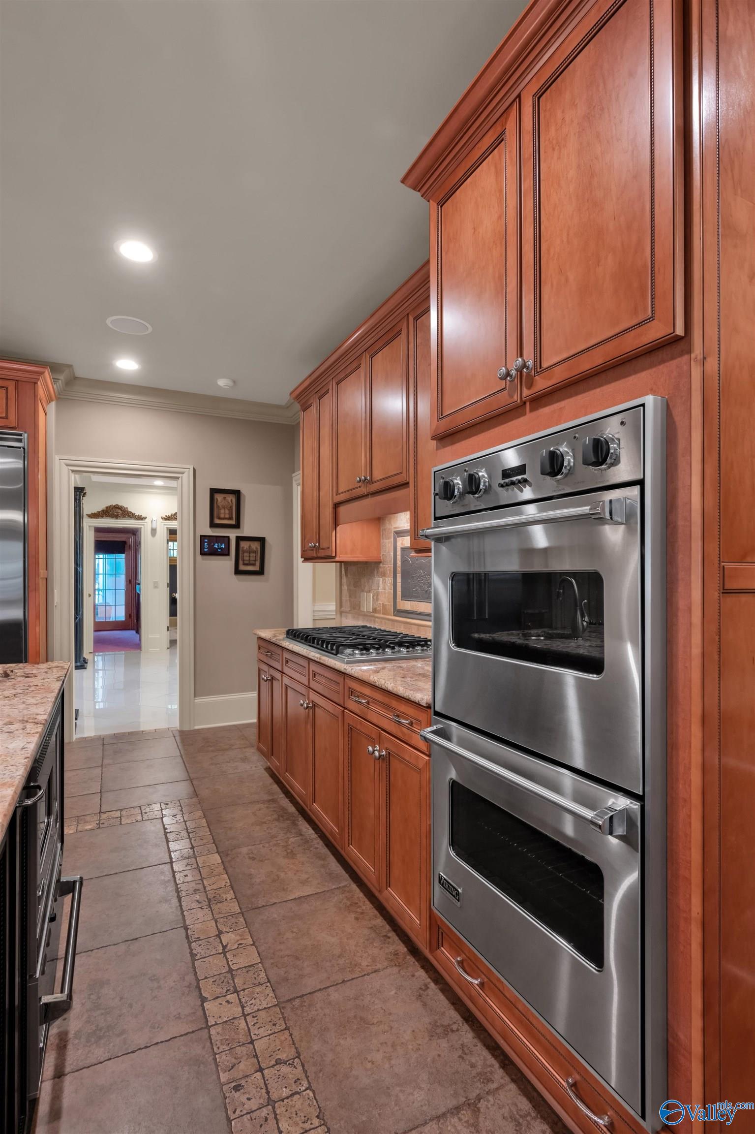 10 Lake Forest Blvd SW