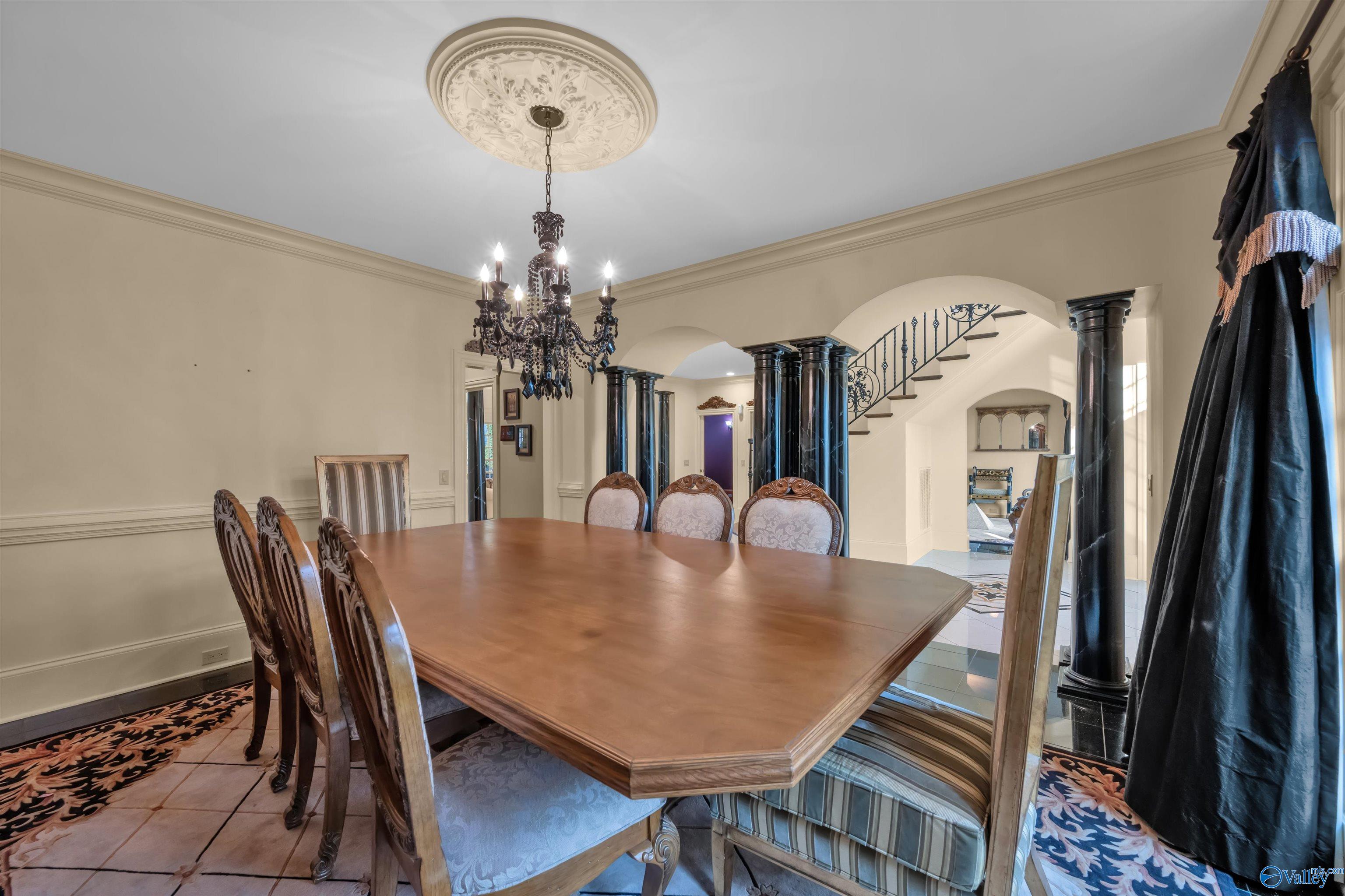 10 Lake Forest Blvd SW