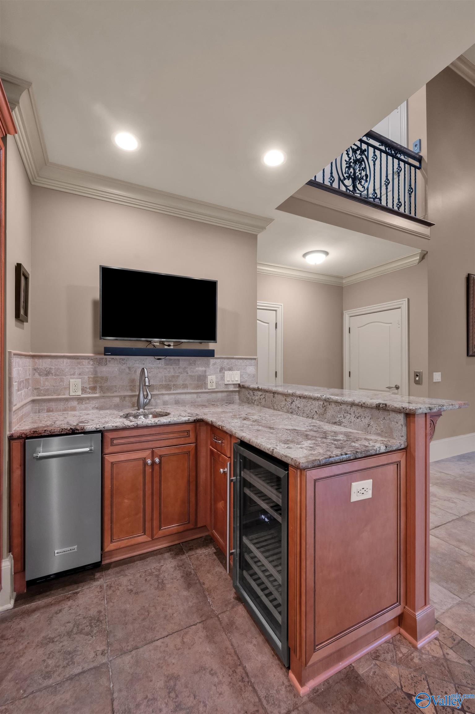 10 Lake Forest Blvd SW