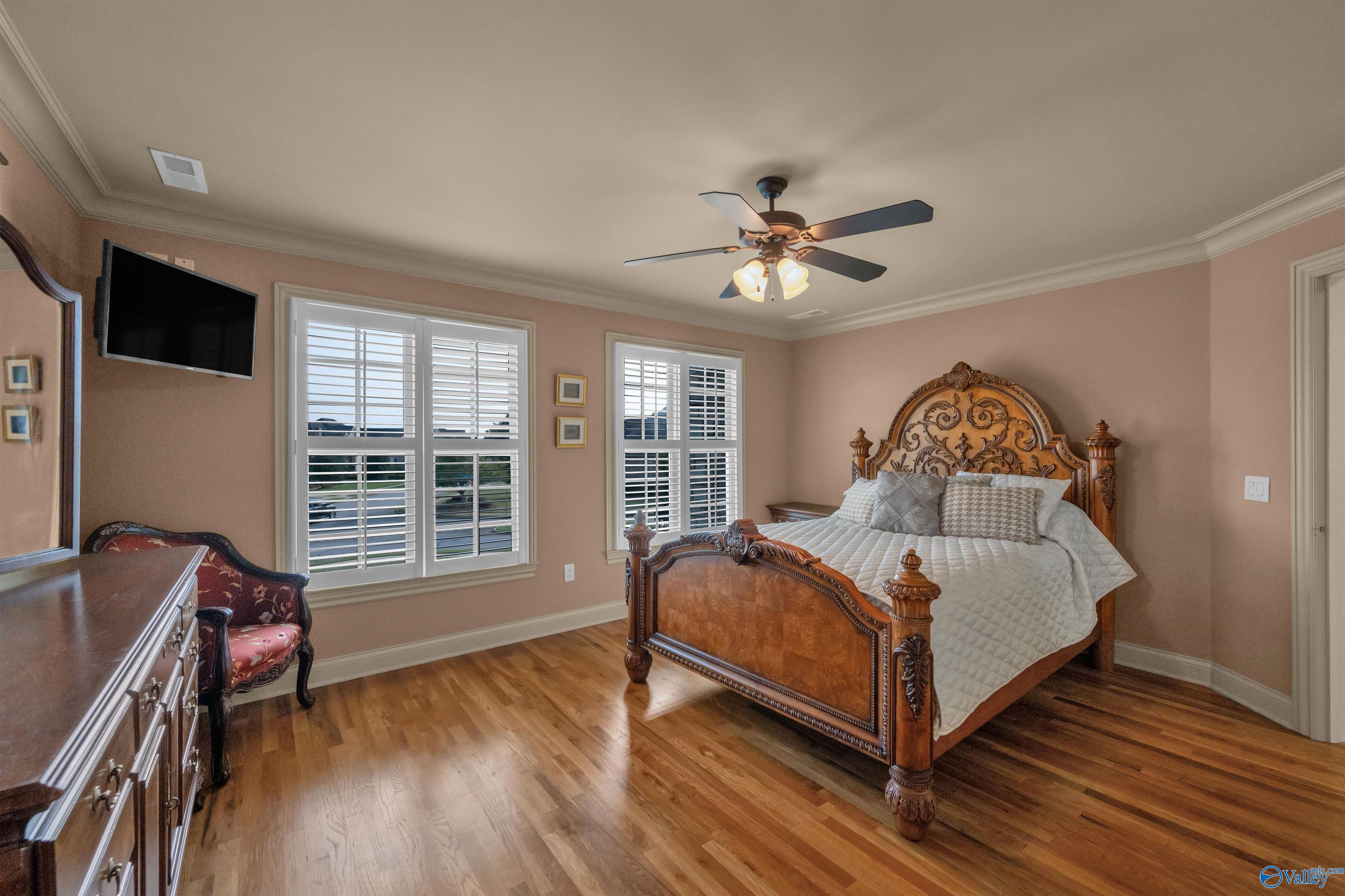 10 Lake Forest Blvd SW