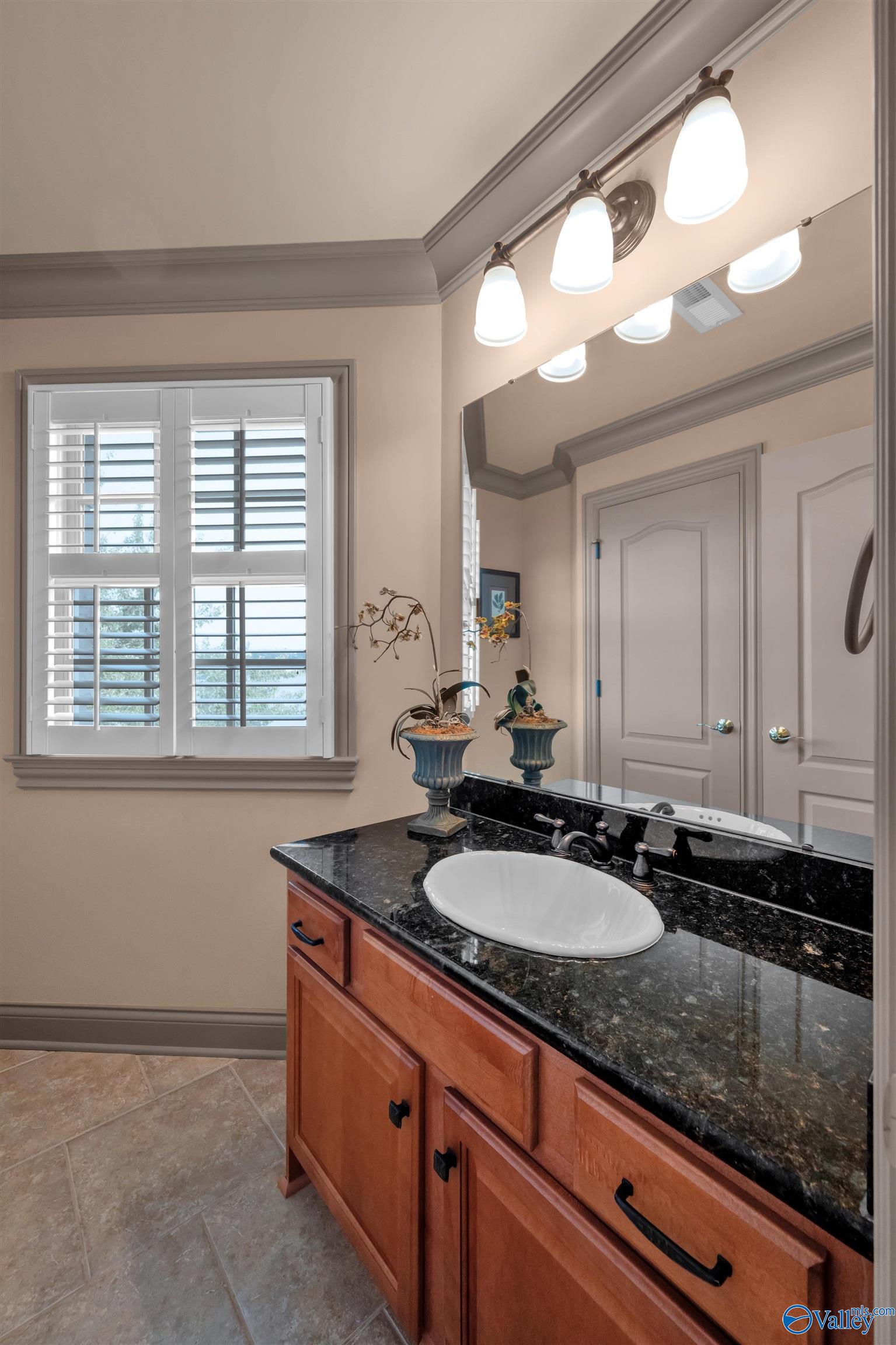 10 Lake Forest Blvd SW