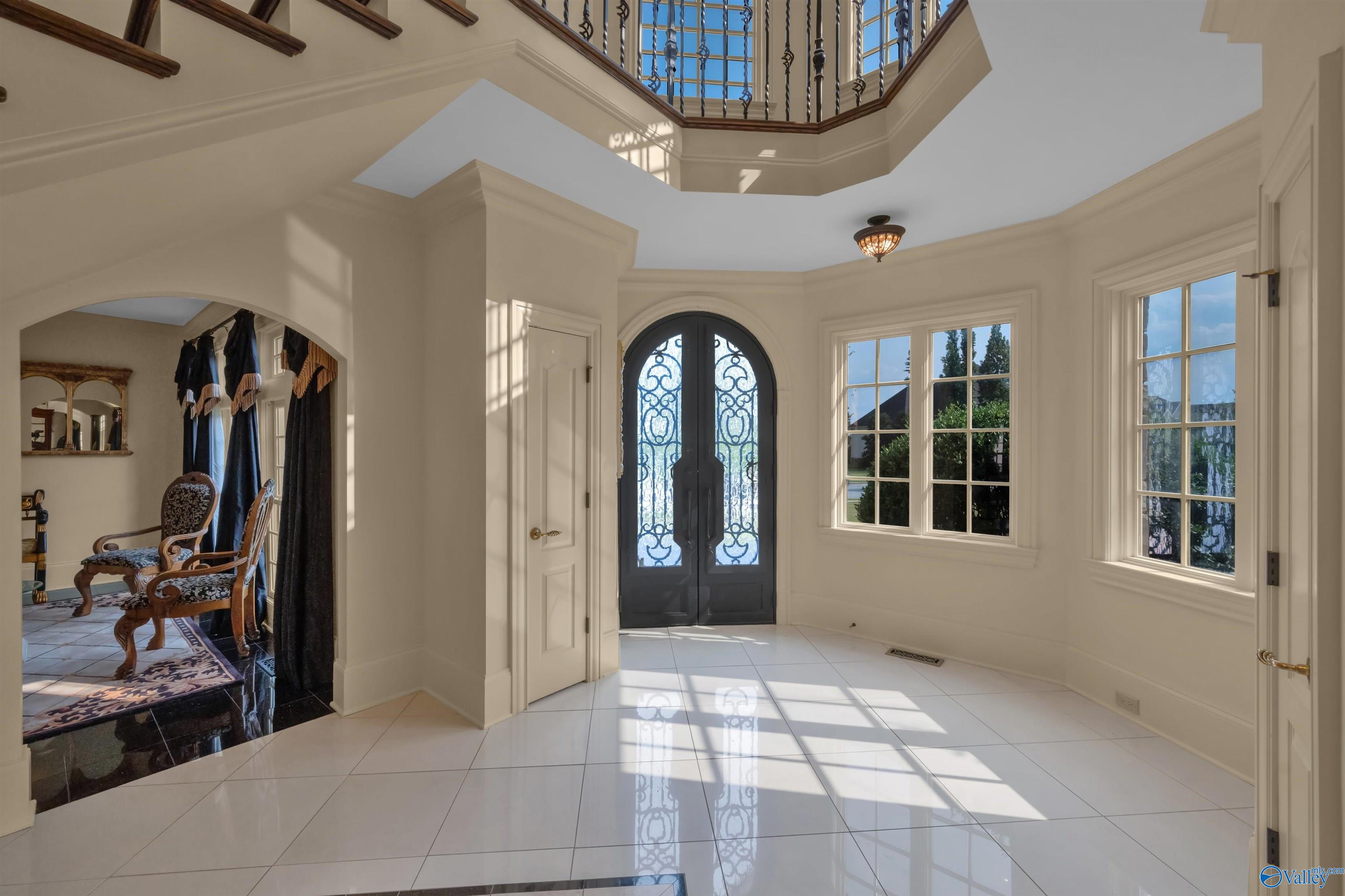 10 Lake Forest Blvd SW
