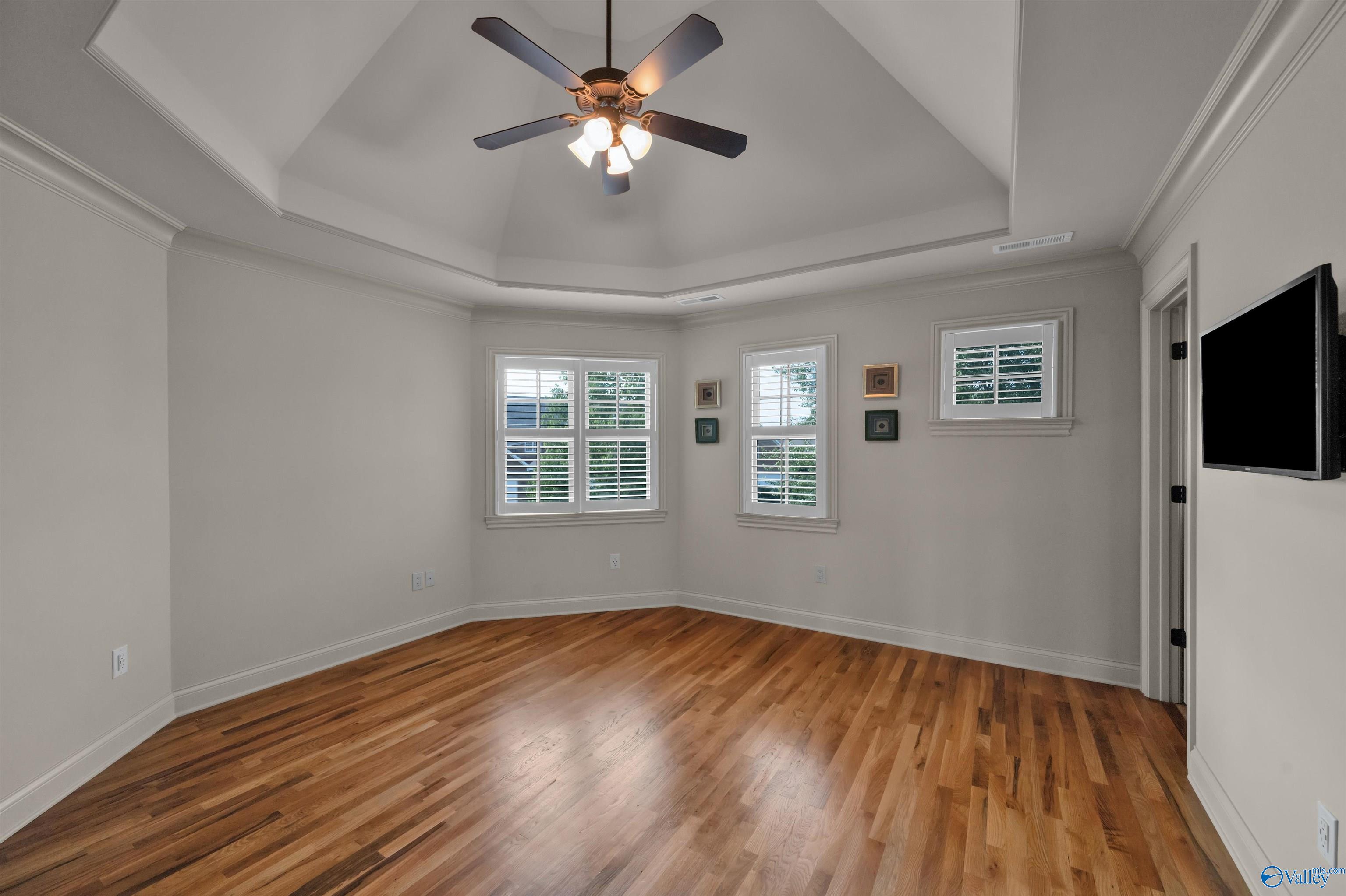 10 Lake Forest Blvd SW