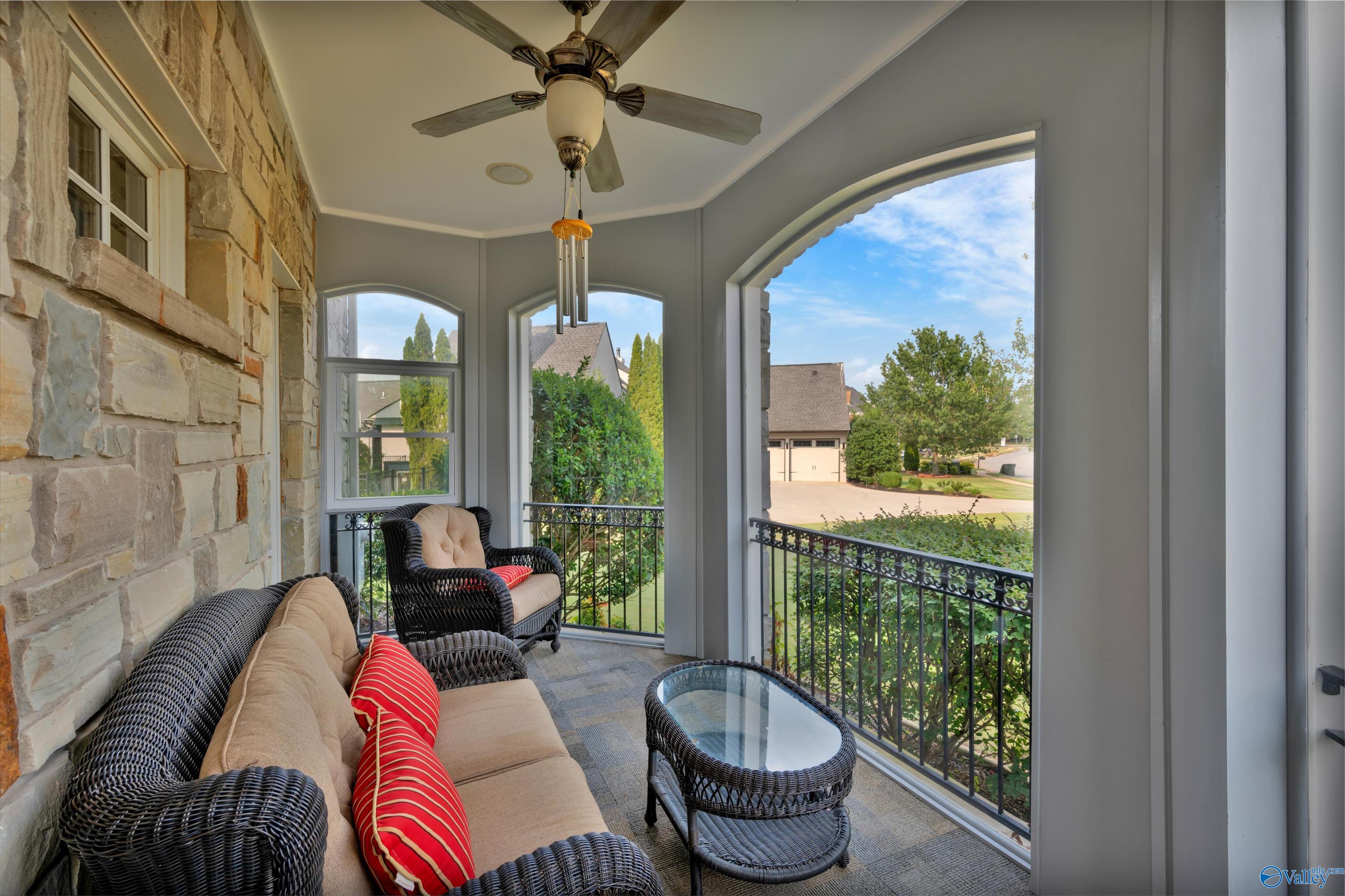 10 Lake Forest Blvd SW